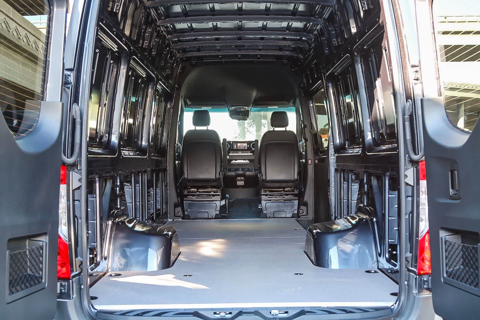 Thumbnail: 2024 Mercedes-Benz Sprinter - 24