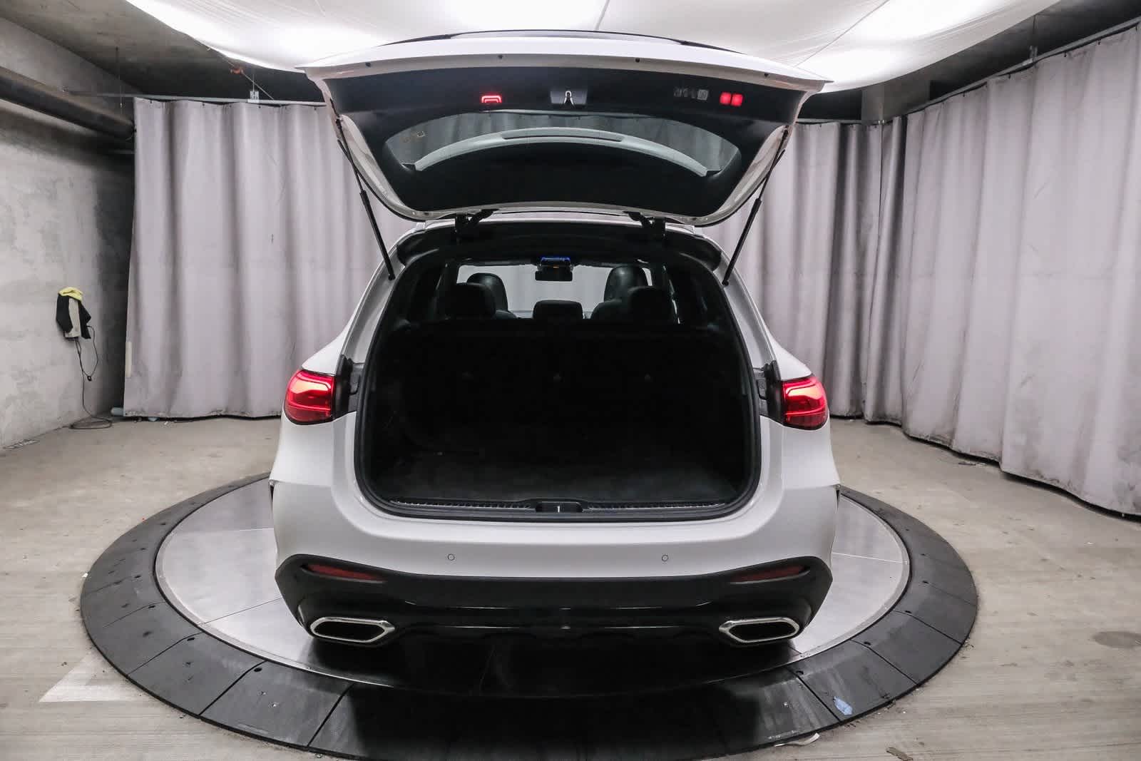 Thumbnail: 2025 Mercedes-Benz GLC - 26