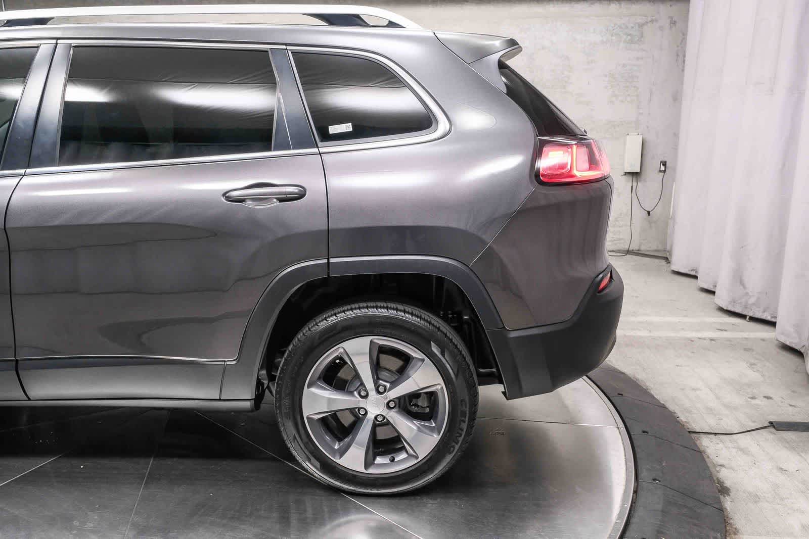 Thumbnail: 2019 Jeep Cherokee - 8