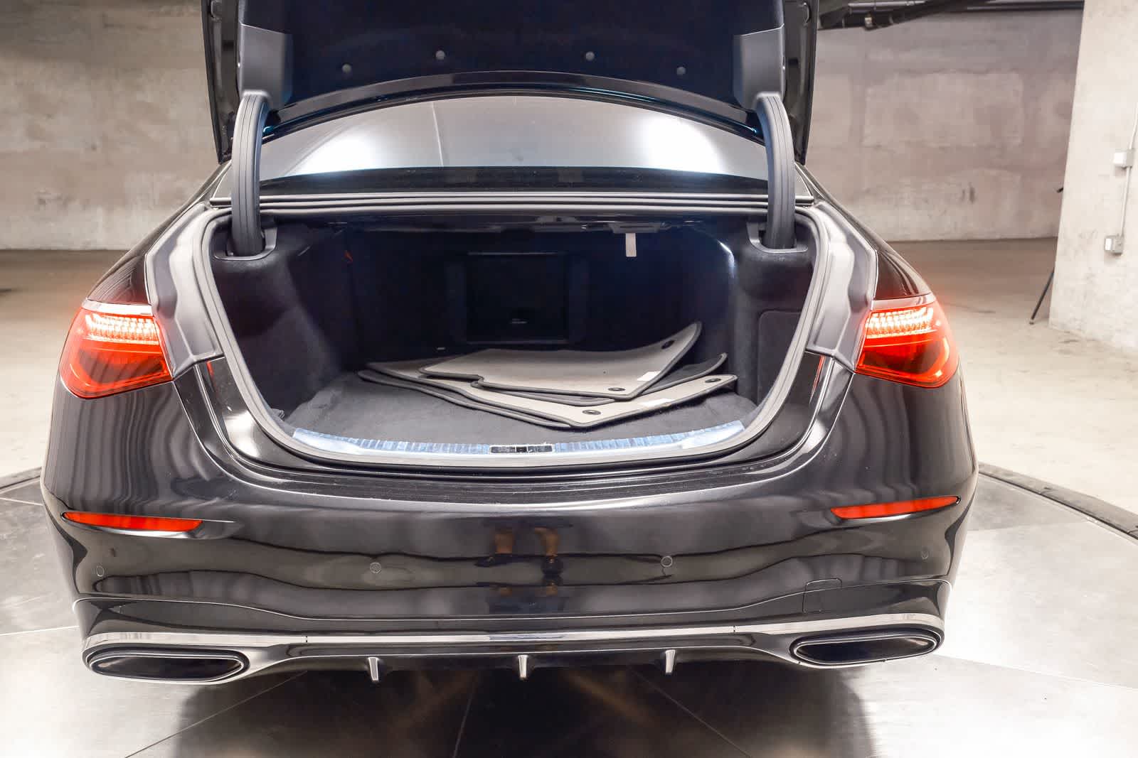 Thumbnail: 2024 Mercedes-Benz S-Class - 29