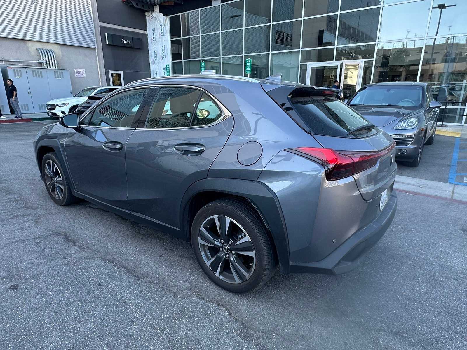 Thumbnail: 2021 Lexus UX - 3