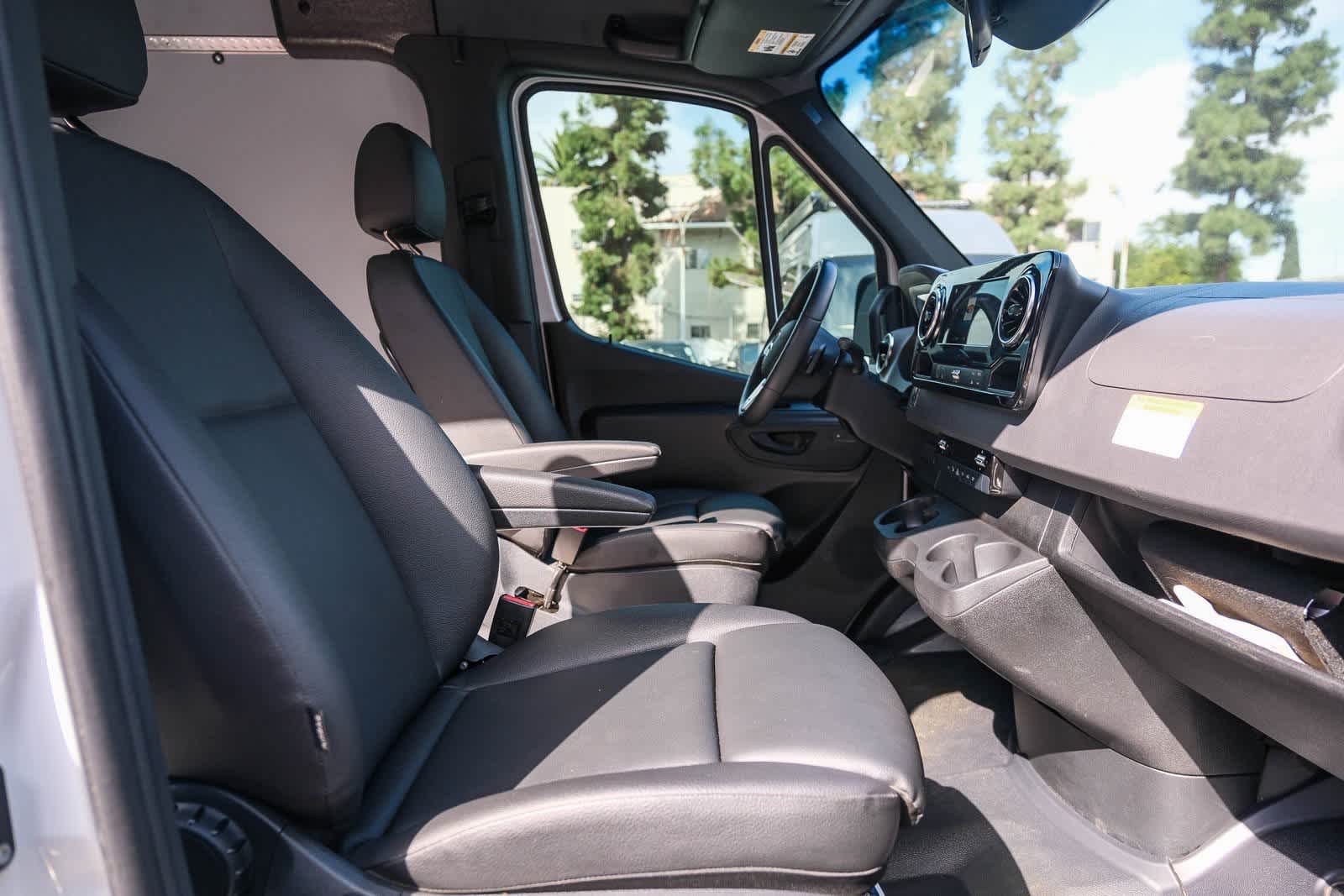 Thumbnail: 2024 Mercedes-Benz Sprinter - 18