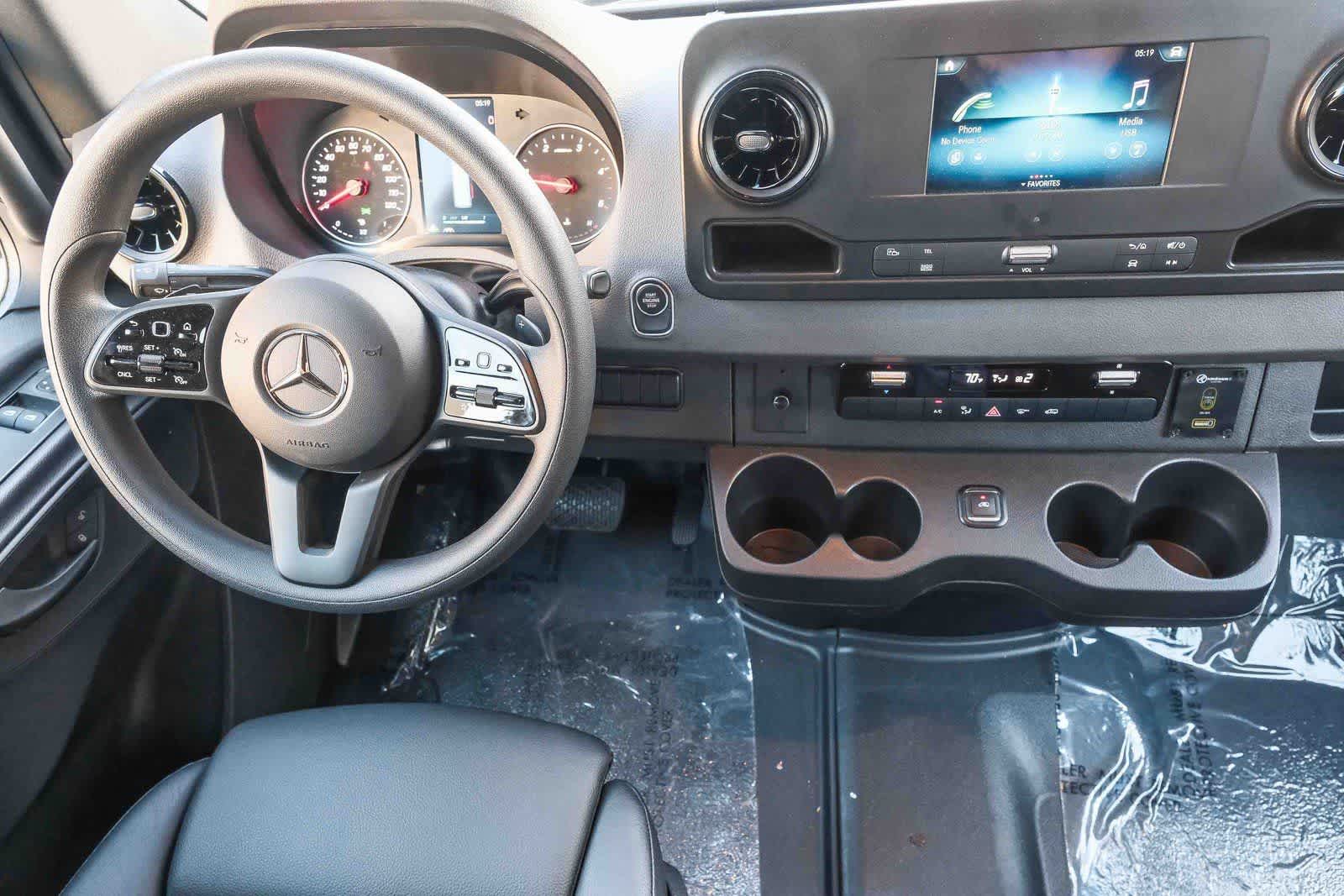 Thumbnail: 2024 Mercedes-Benz Sprinter - 18