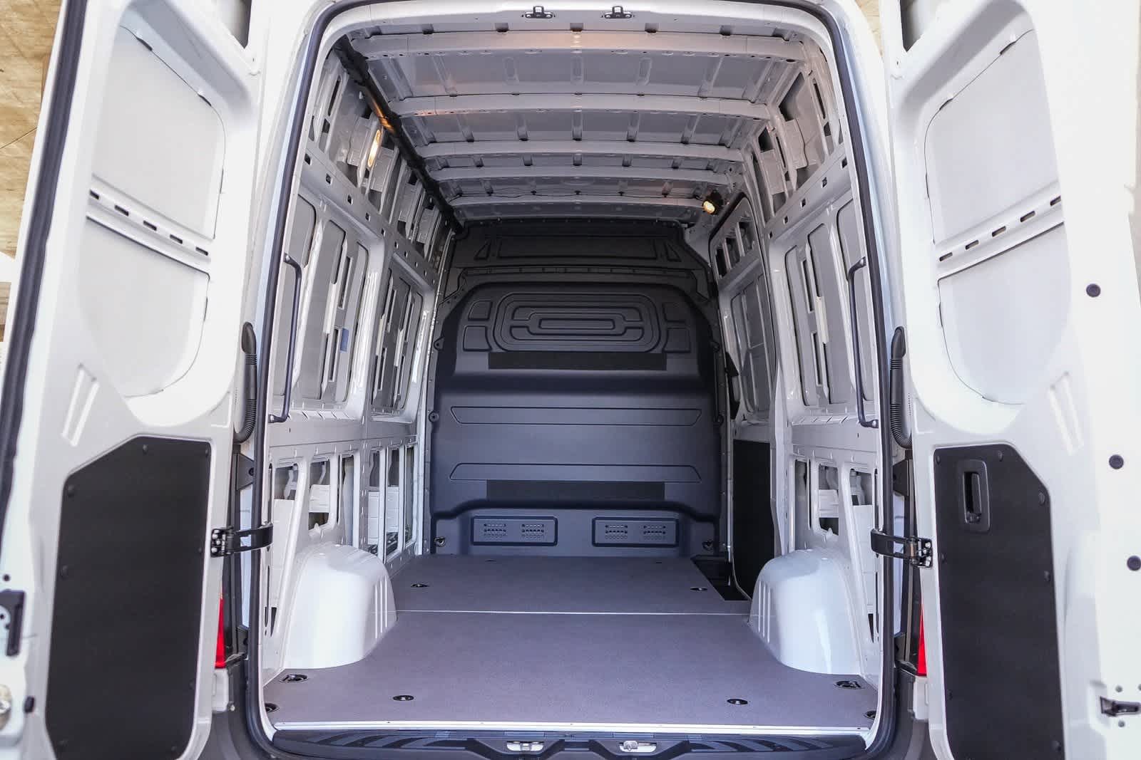 Thumbnail: 2025 Mercedes-Benz Sprinter - 24