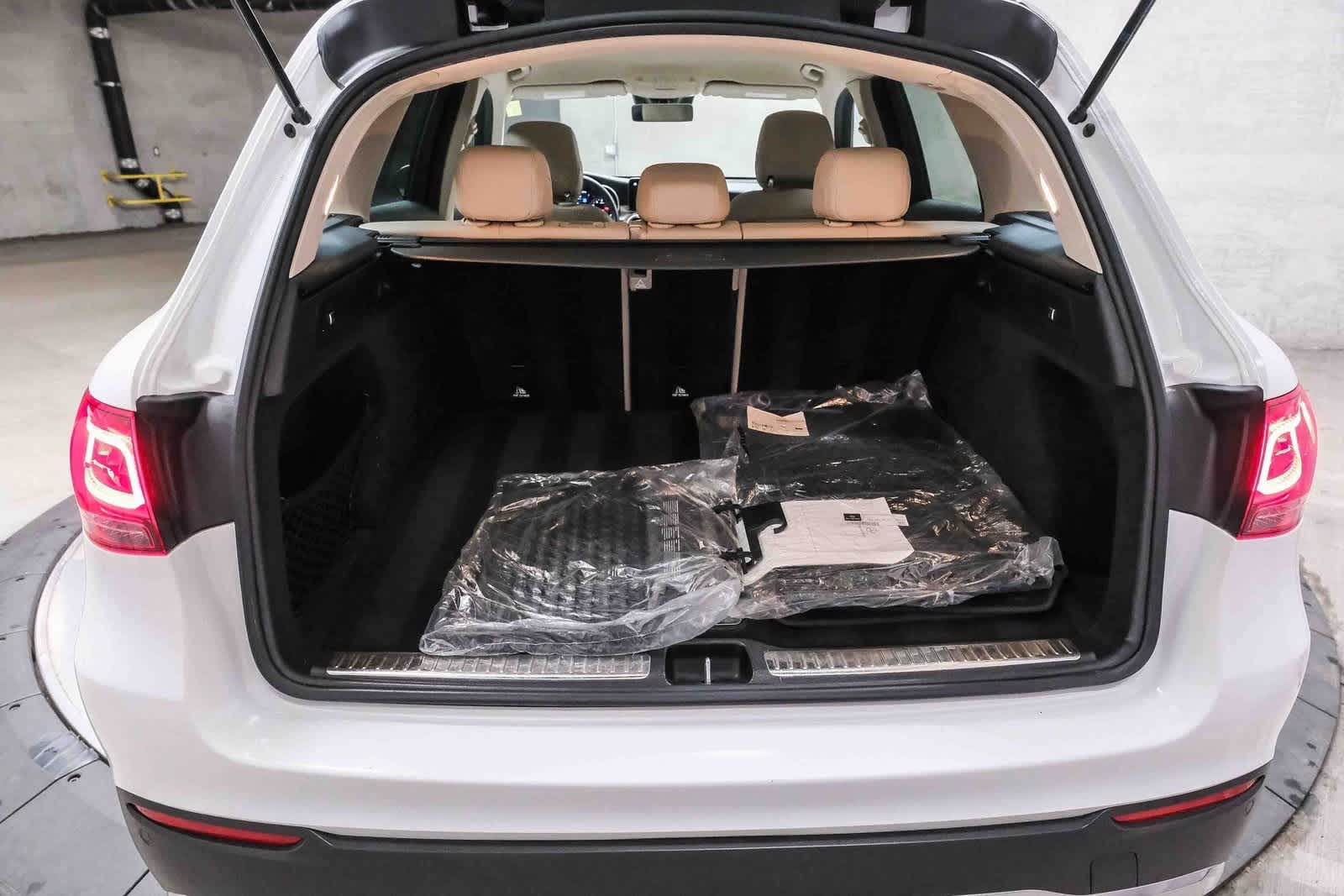 Thumbnail: 2022 Mercedes-Benz GLC - 28