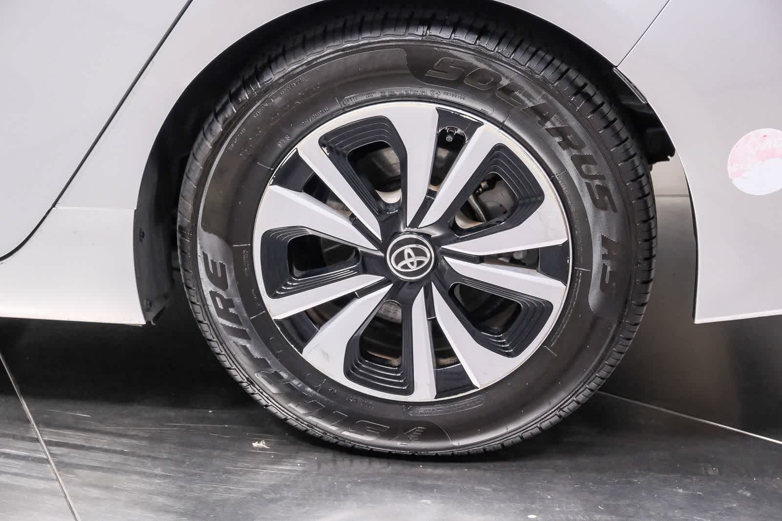 Thumbnail: 2017 Toyota Prius Prime - 9