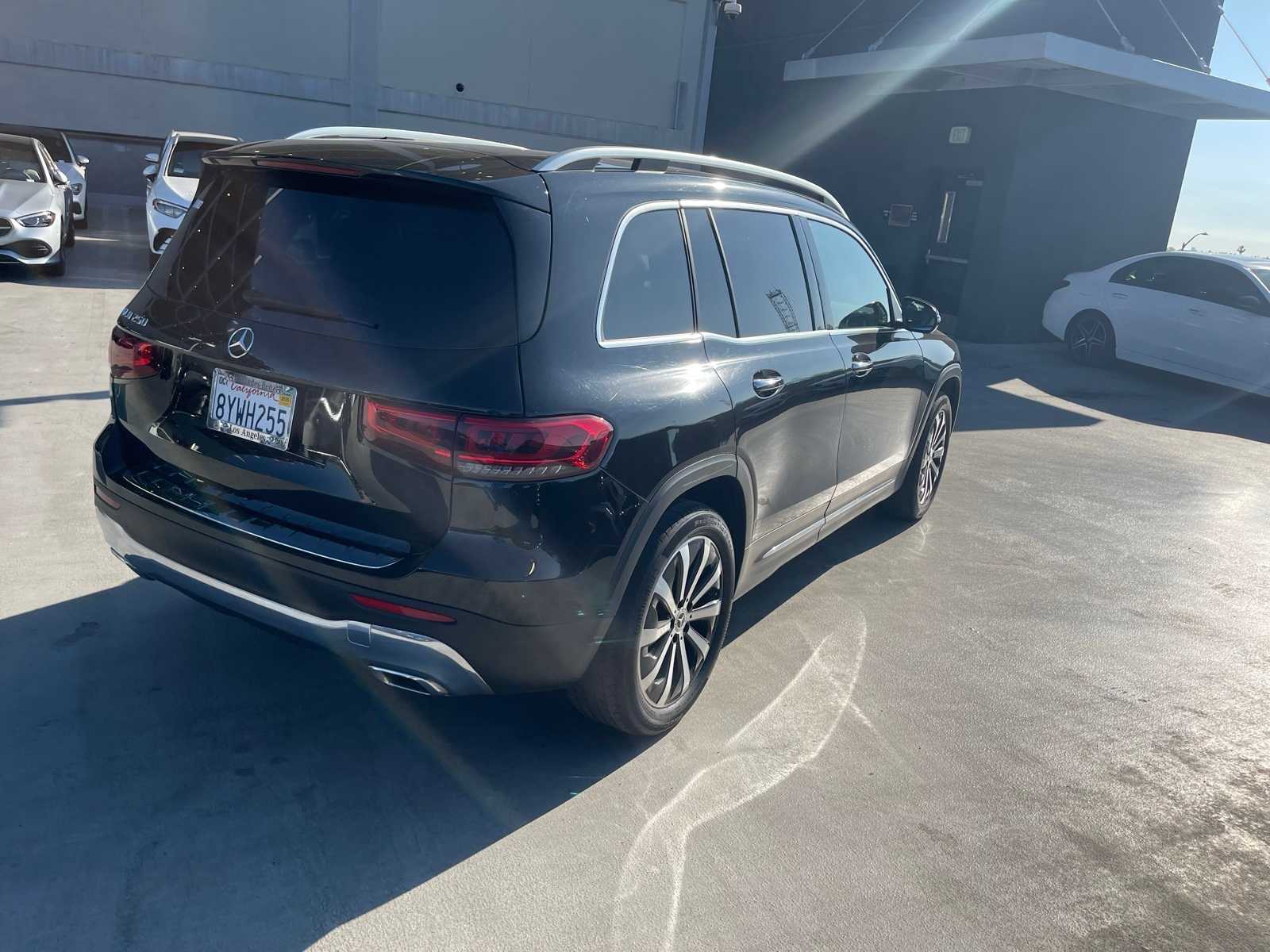 Thumbnail: 2021 Mercedes-Benz GLB - 3