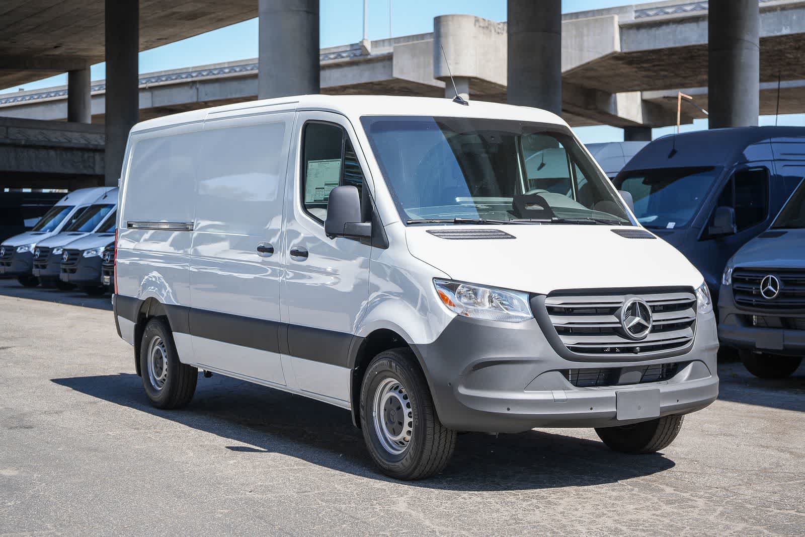 Thumbnail: 2026 Mercedes-Benz Sprinter - 3