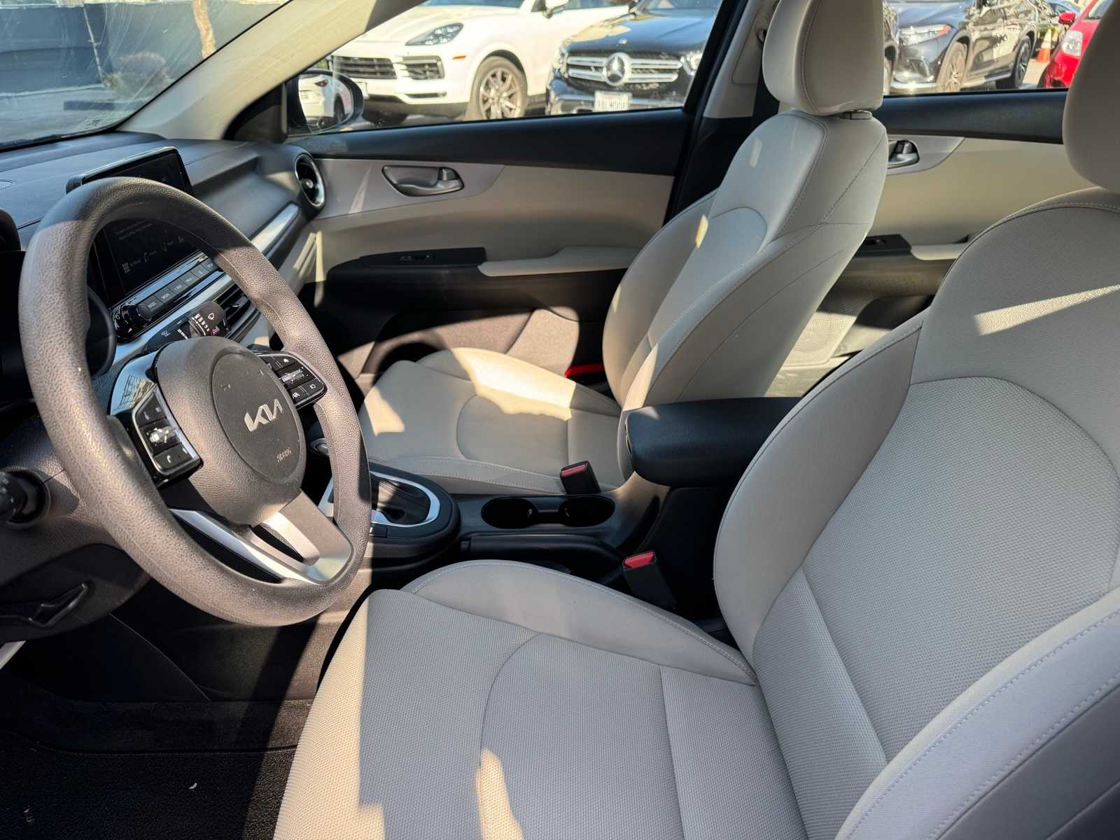 Thumbnail: 2022 Kia Forte - 6