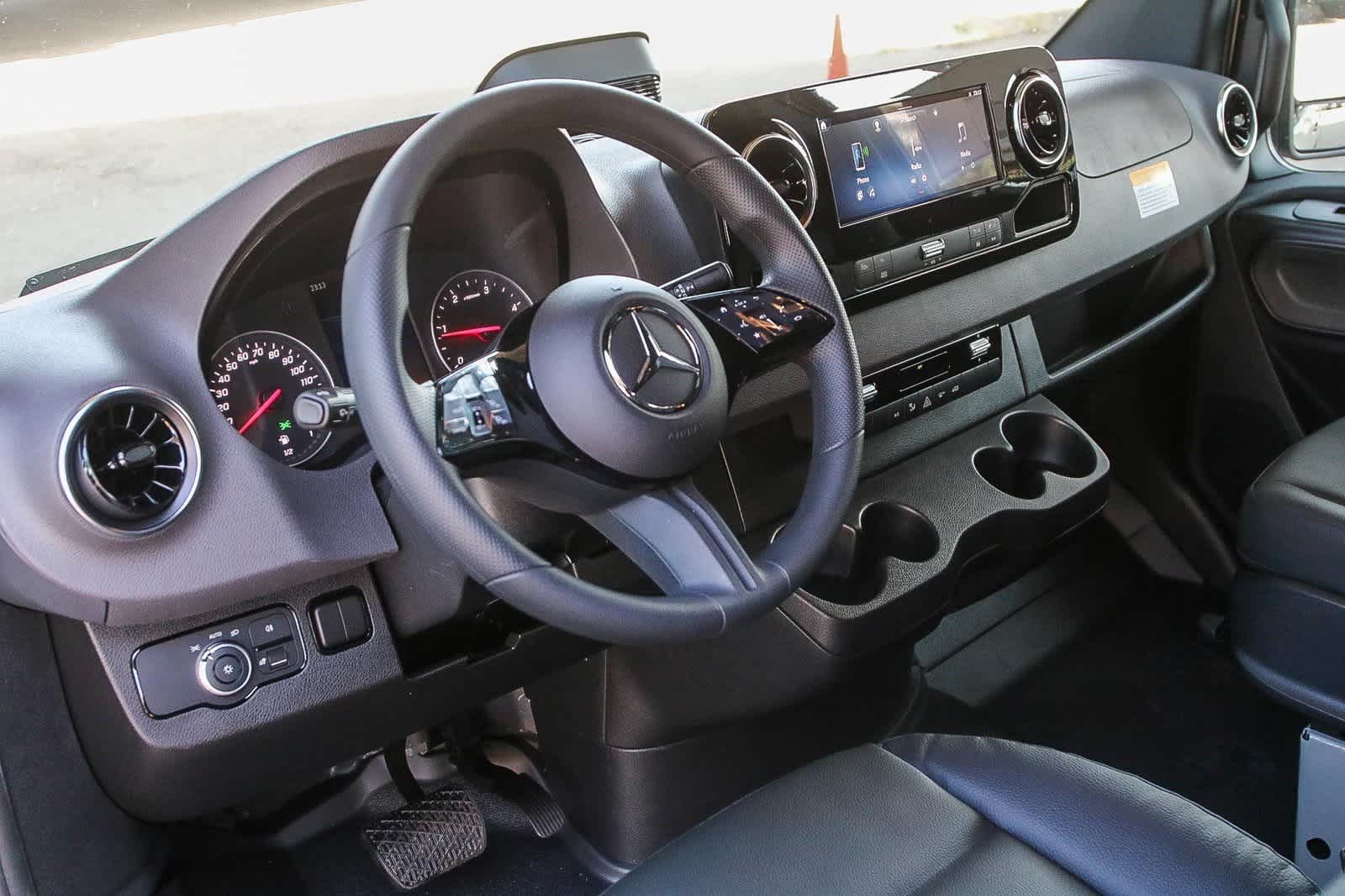 Thumbnail: 2025 Mercedes-Benz Sprinter - 12