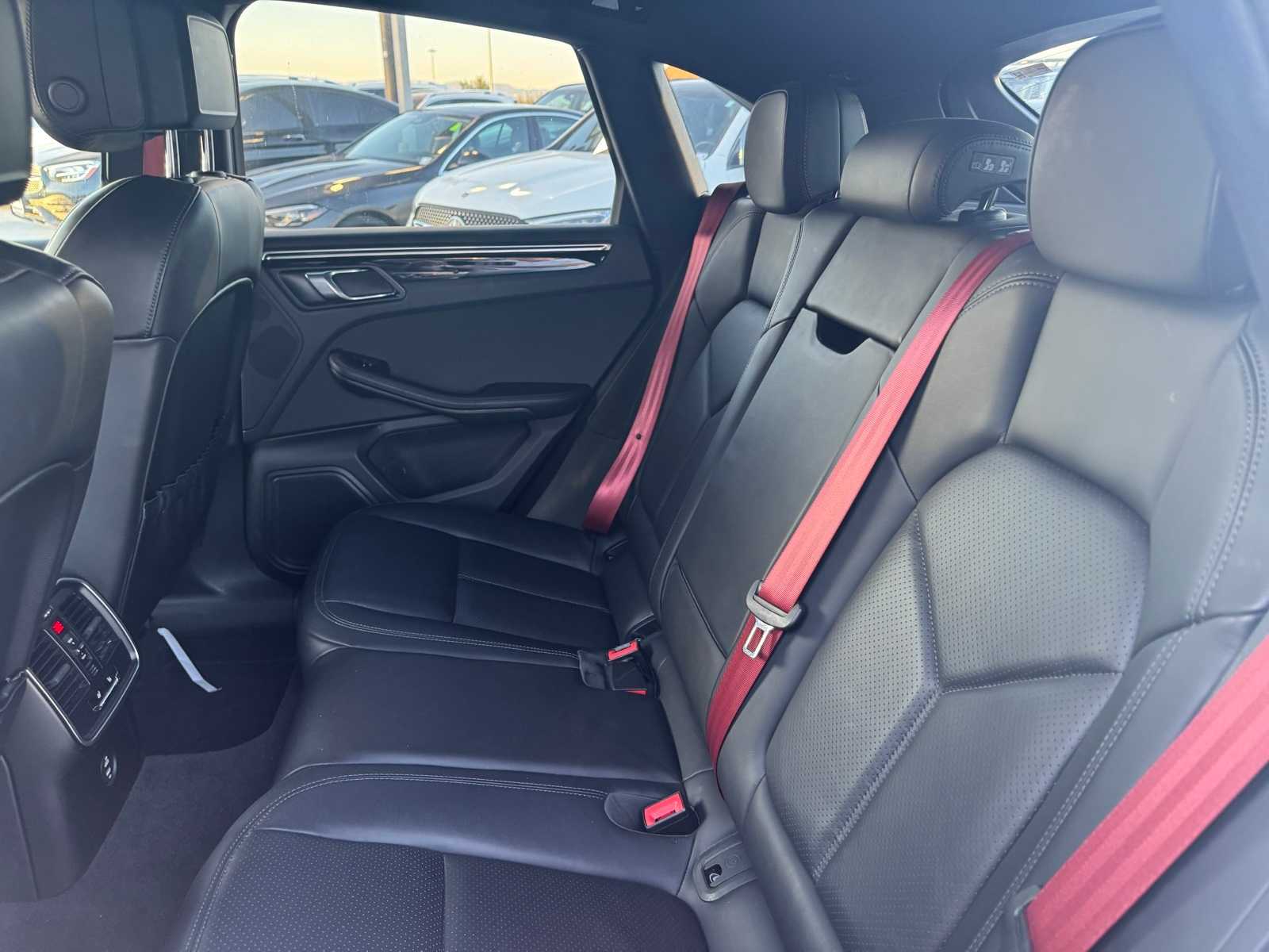 Thumbnail: 2023 Porsche Macan - 6