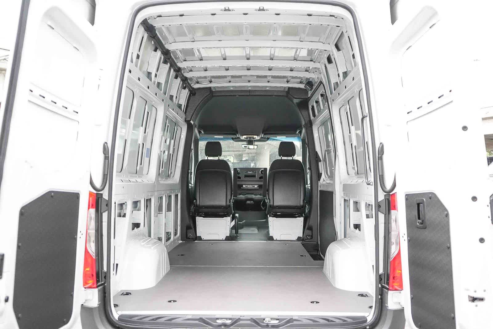 Thumbnail: 2026 Mercedes-Benz Sprinter - 33