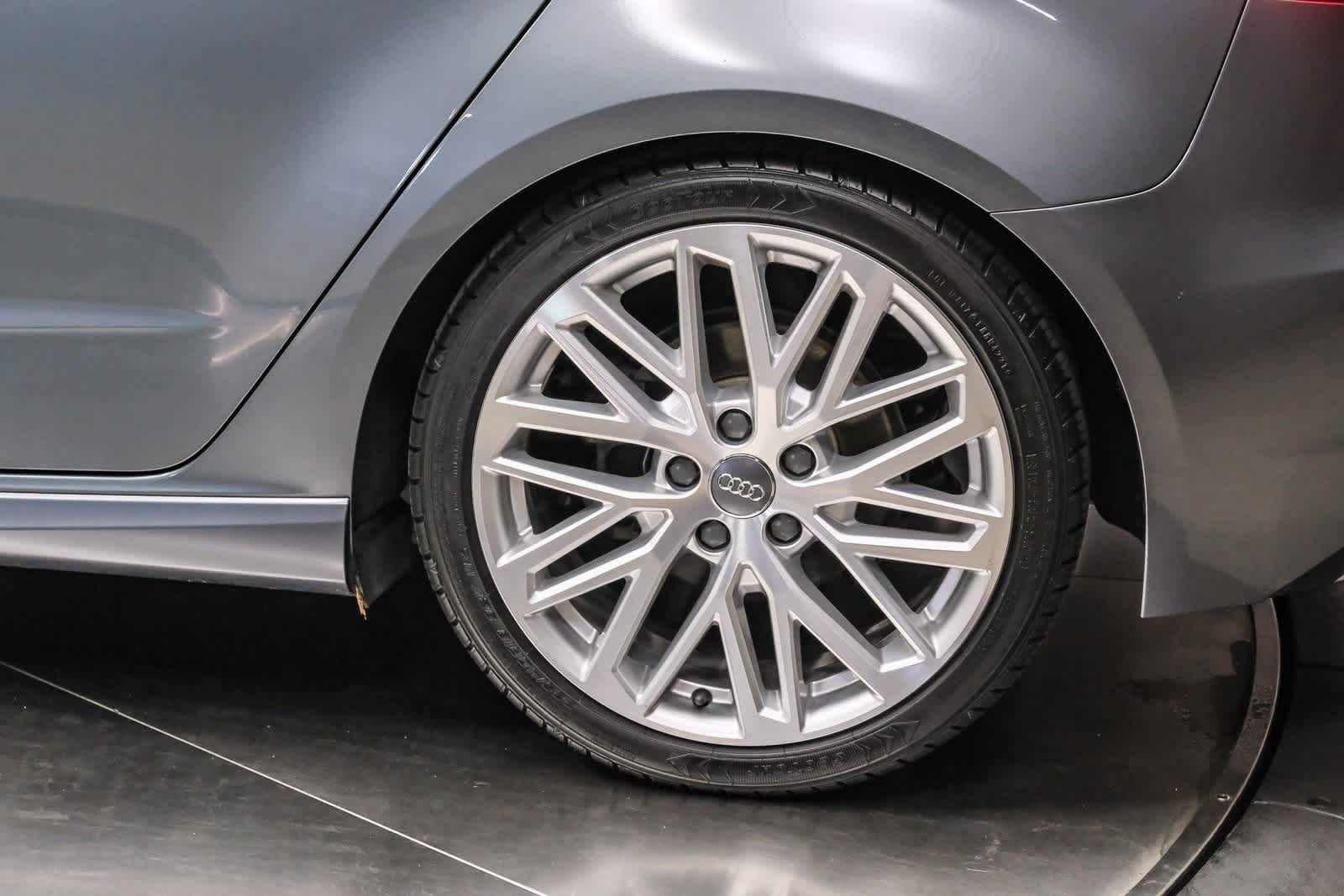 Thumbnail: 2018 Audi A3 e-tron - 9