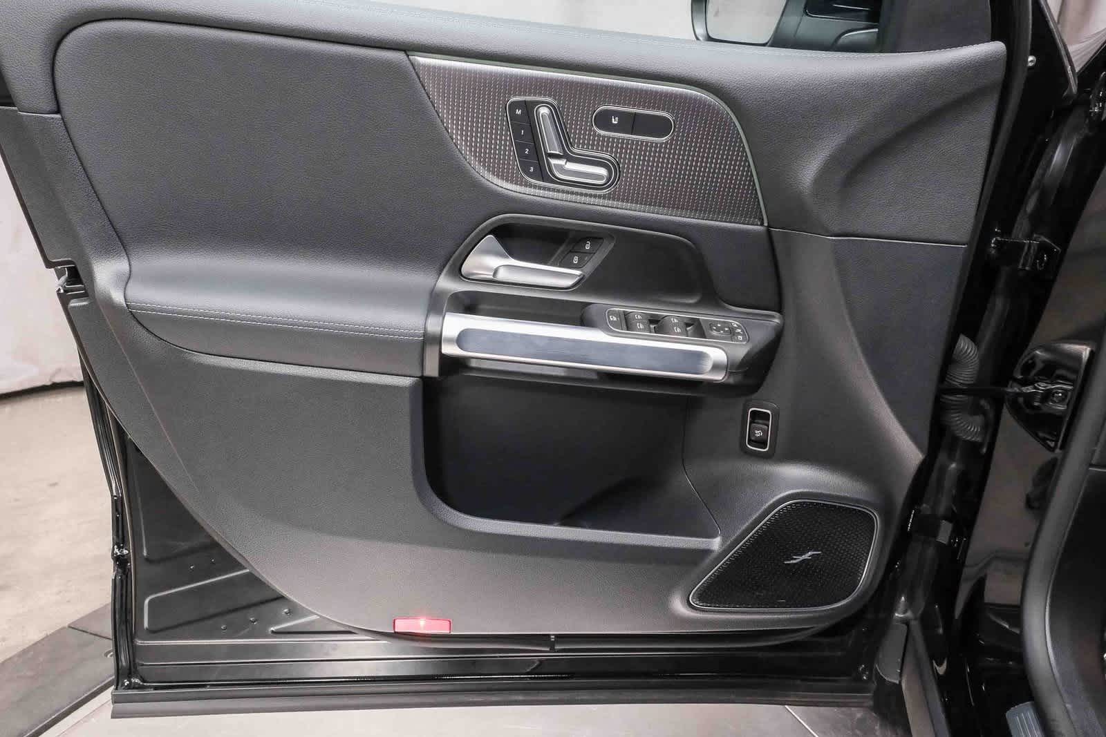 Thumbnail: 2023 Mercedes-Benz EQB - 23