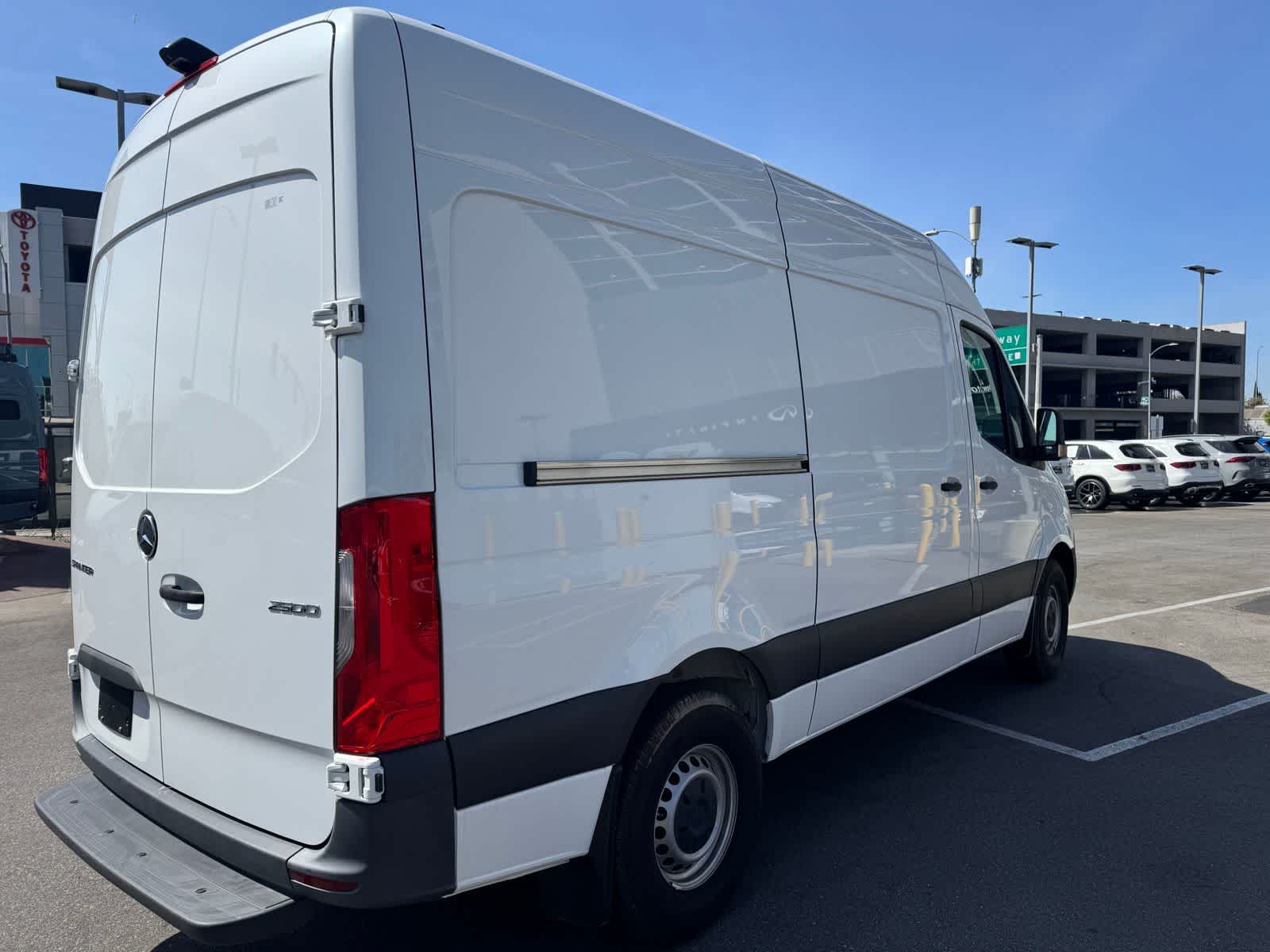 Thumbnail: 2023 Mercedes-Benz Sprinter - 3