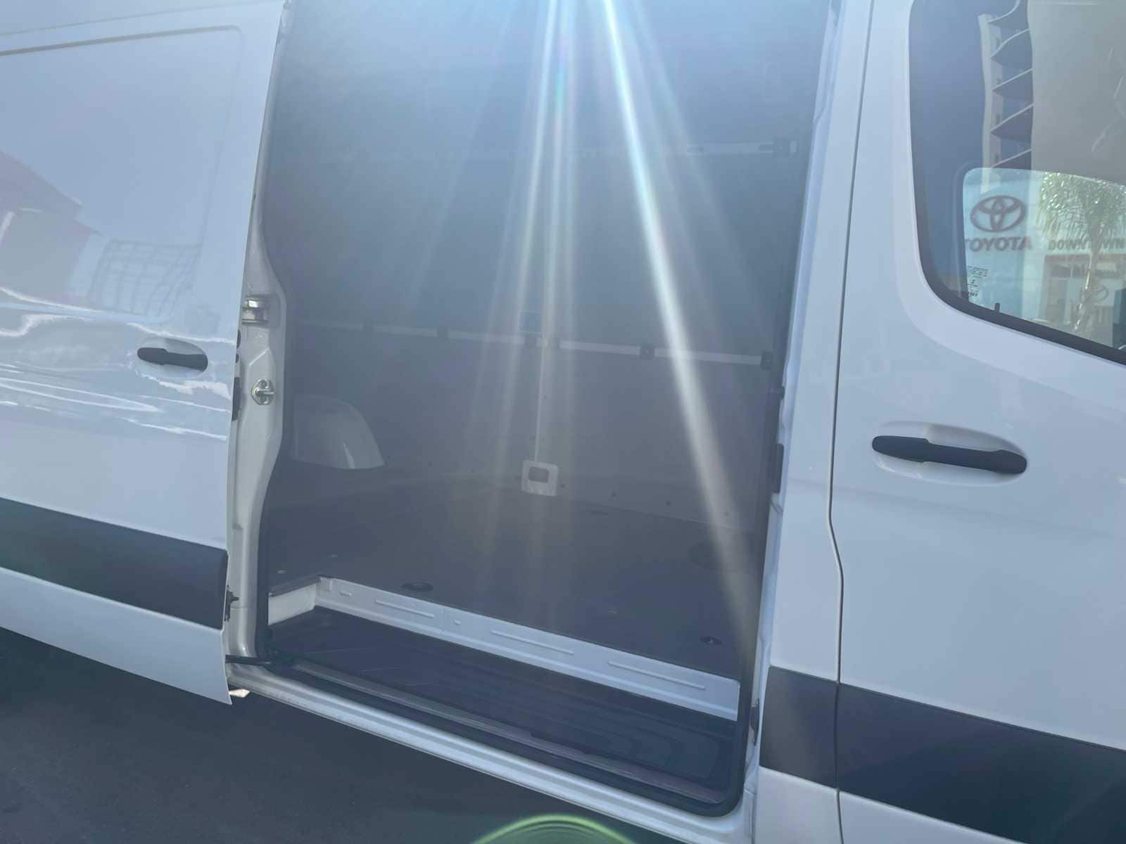 Thumbnail: 2021 Mercedes-Benz Sprinter - 27