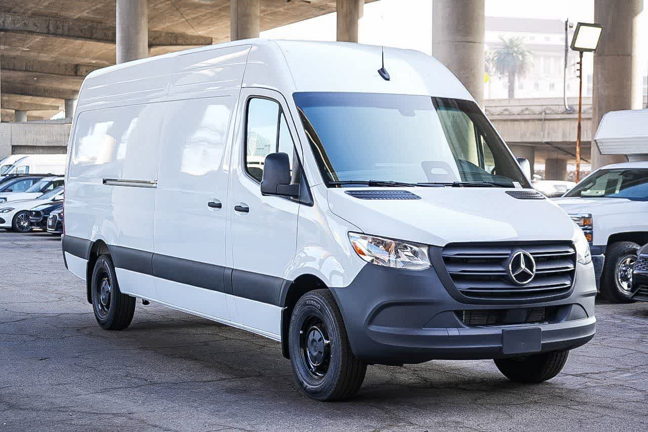 Thumbnail: 2026 Mercedes-Benz Sprinter - 3