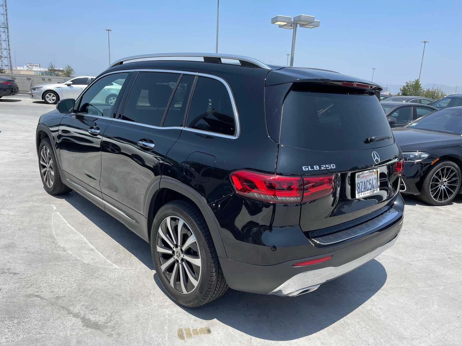 Thumbnail: 2022 Mercedes-Benz GLB - 2