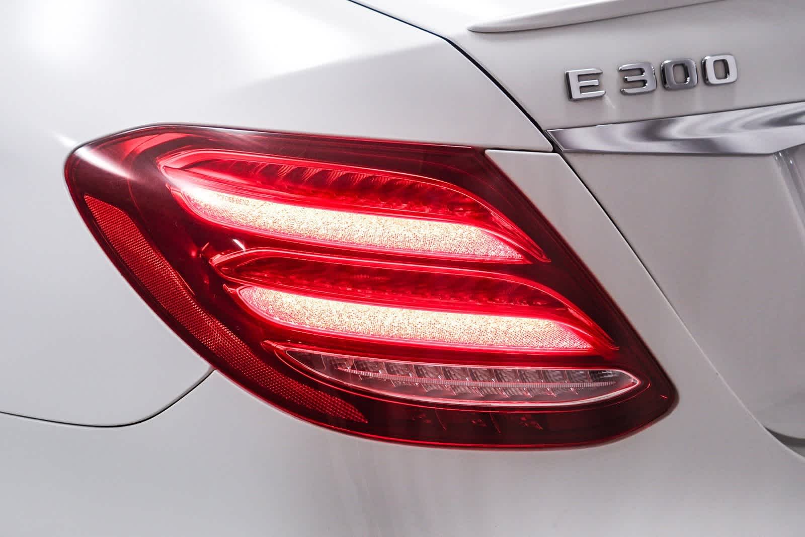Thumbnail: 2017 Mercedes-Benz E-Class - 7