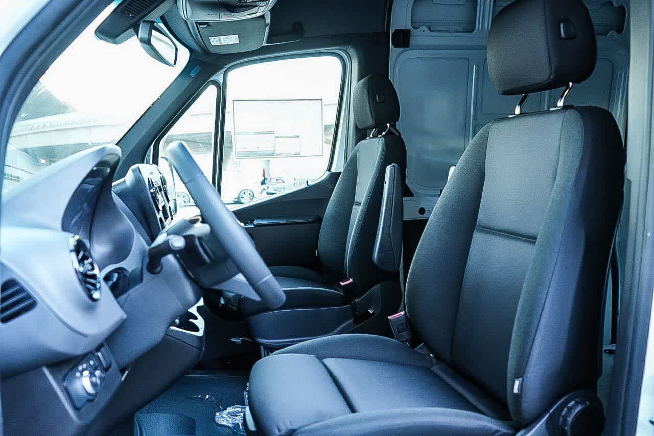 Thumbnail: 2026 Mercedes-Benz Sprinter - 16