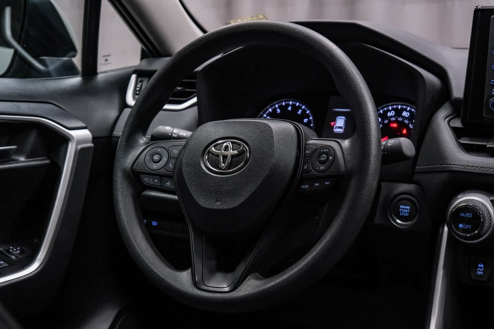 Thumbnail: 2022 Toyota RAV4 - 16