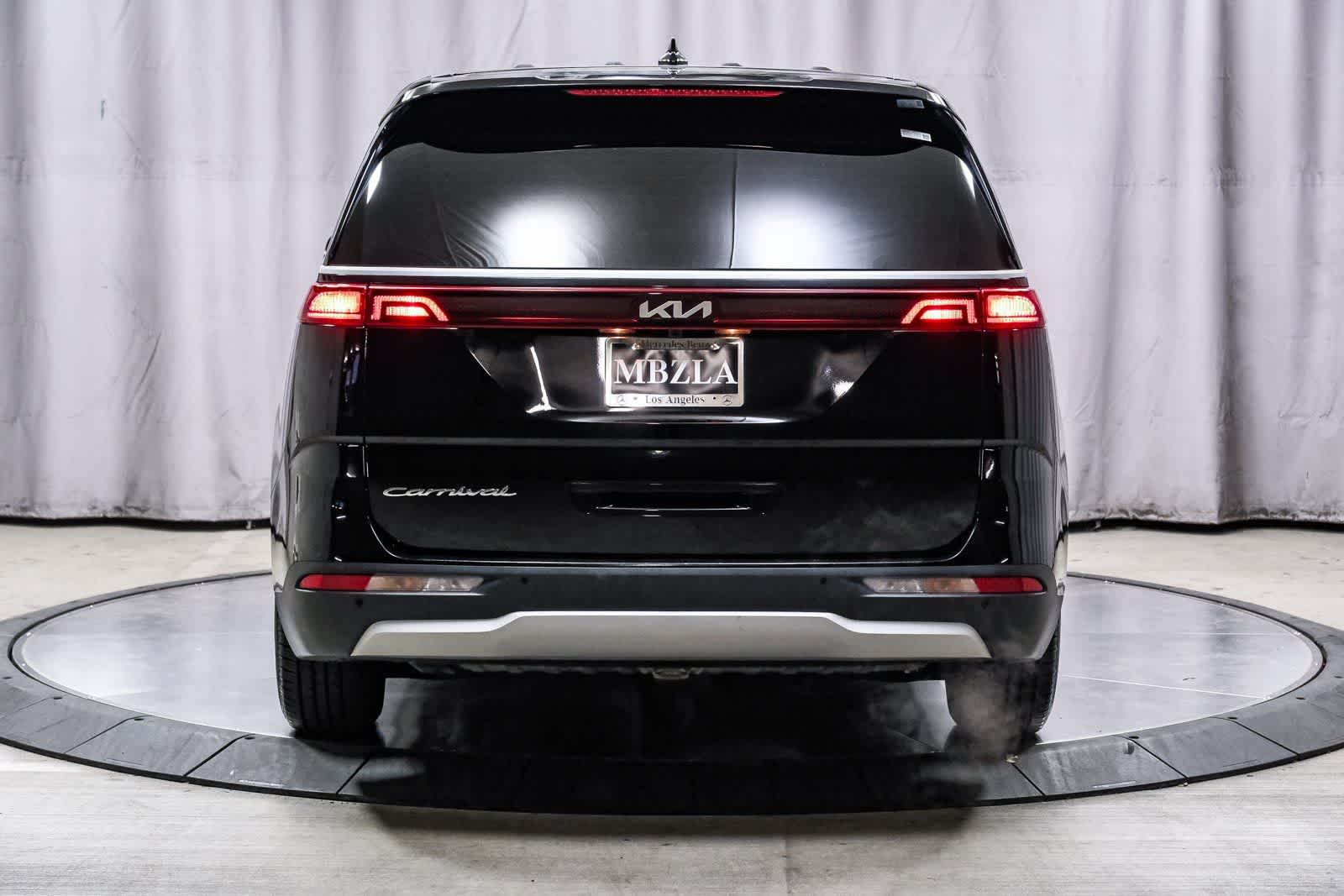 Thumbnail: 2022 Kia Carnival - 3