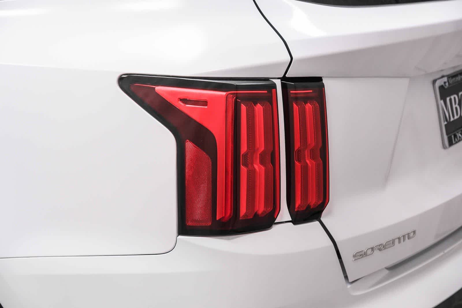 Thumbnail: 2023 Kia Sorento - 6