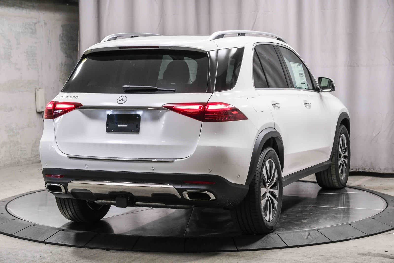Thumbnail: 2026 Mercedes-Benz GLE - 4