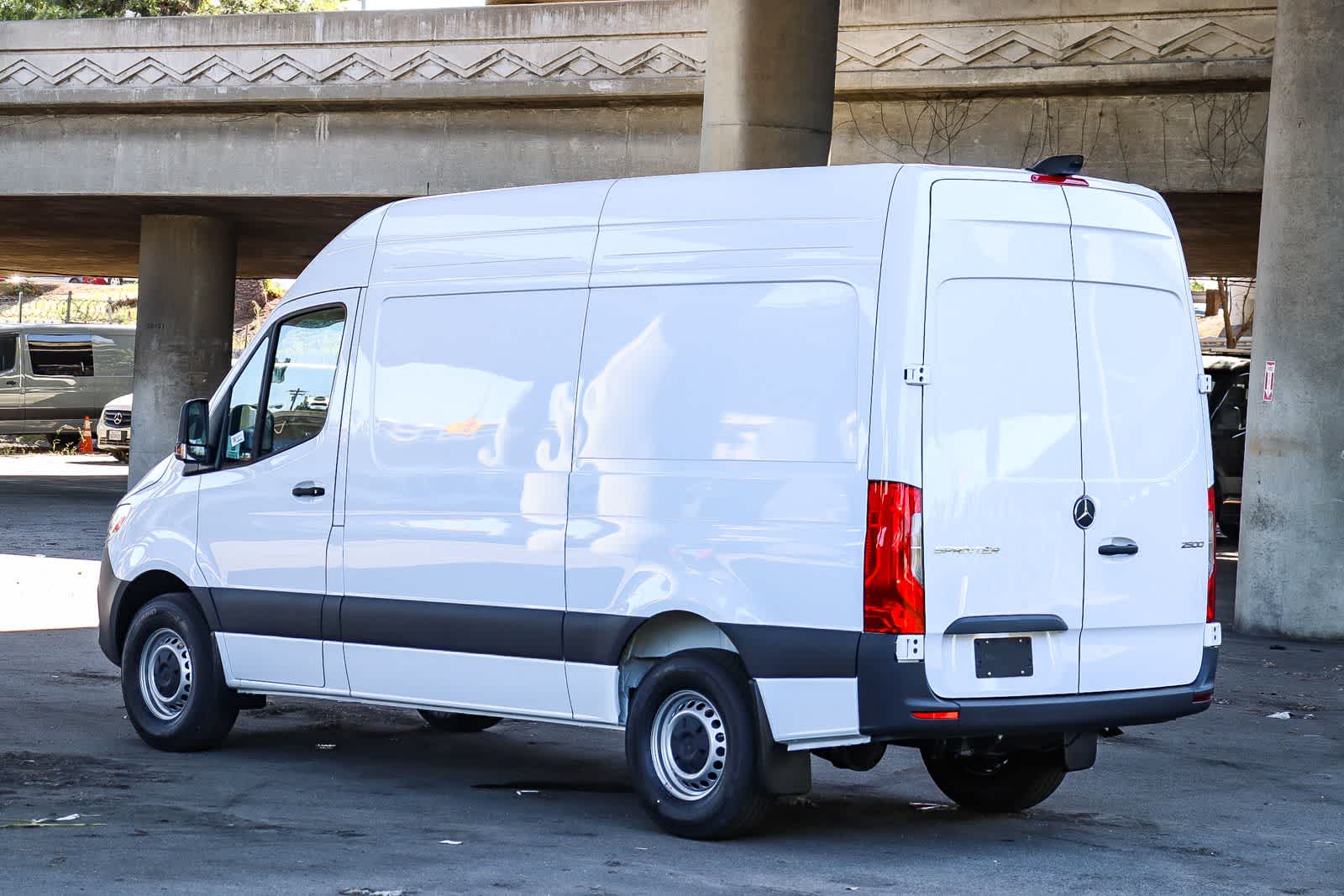 Thumbnail: 2026 Mercedes-Benz Sprinter - 6