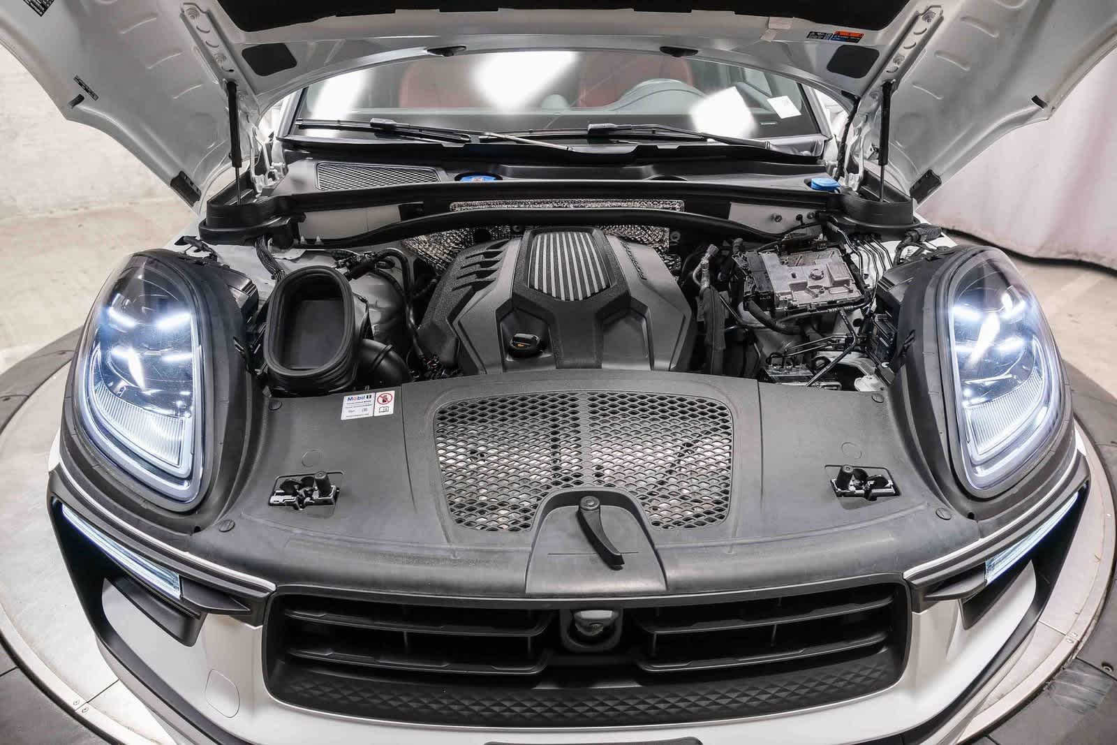 Thumbnail: 2024 Porsche Macan - 27