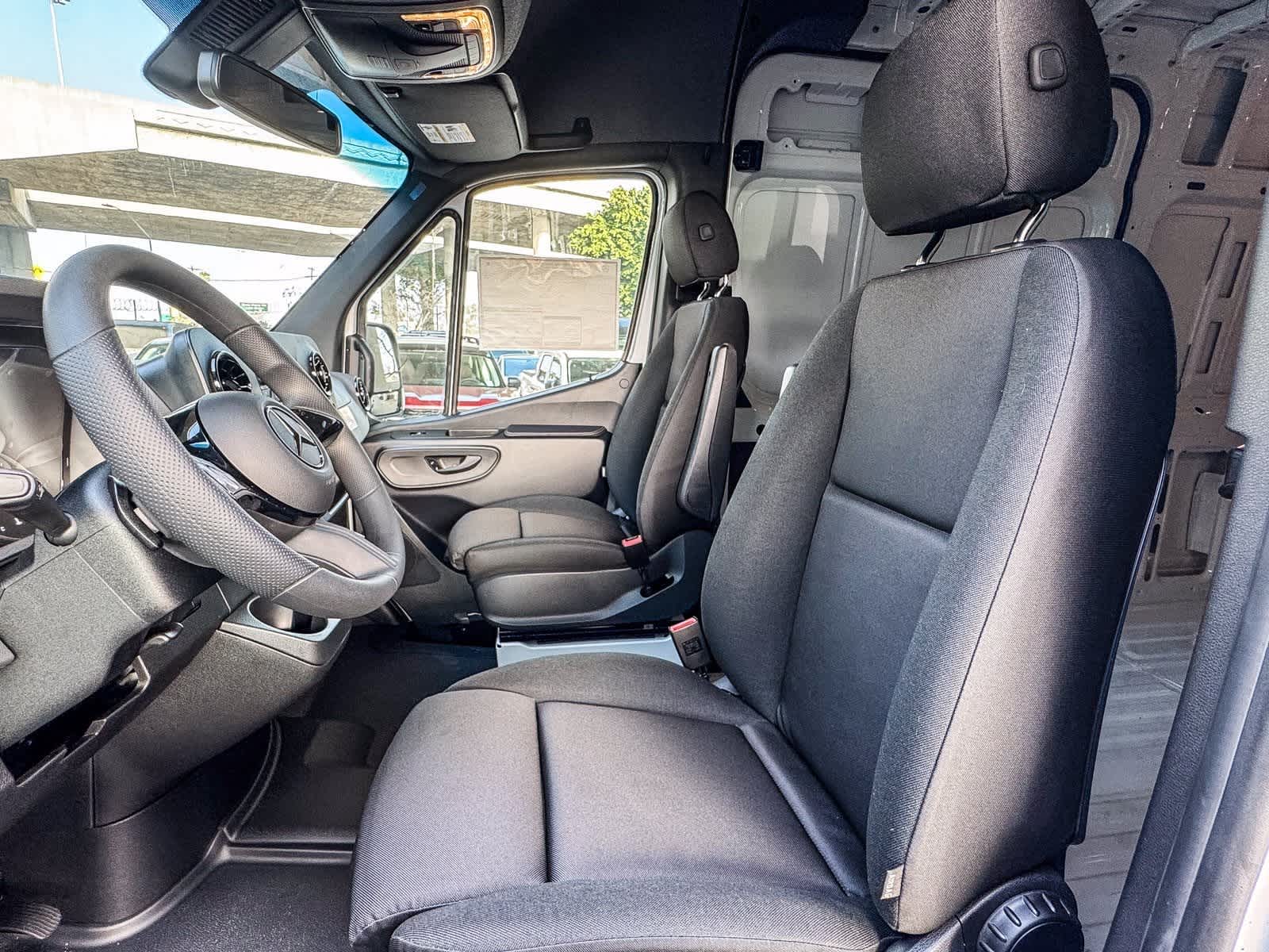 Thumbnail: 2026 Mercedes-Benz Sprinter - 16