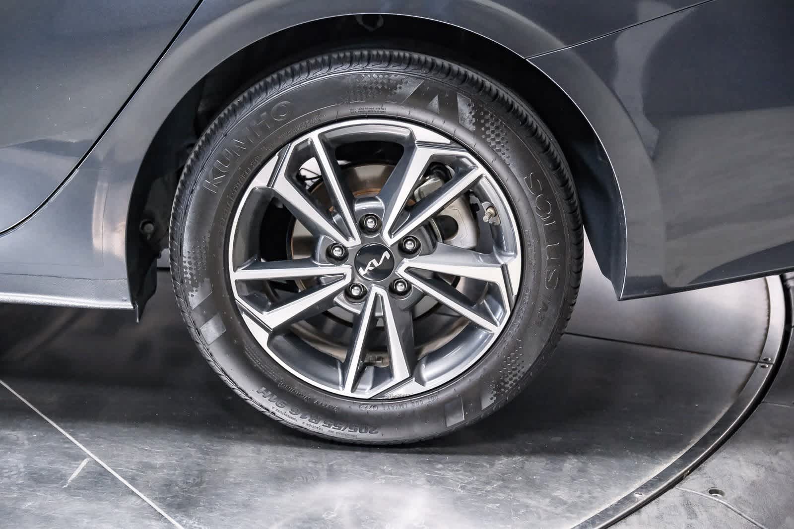 Thumbnail: 2022 Kia Forte - 9