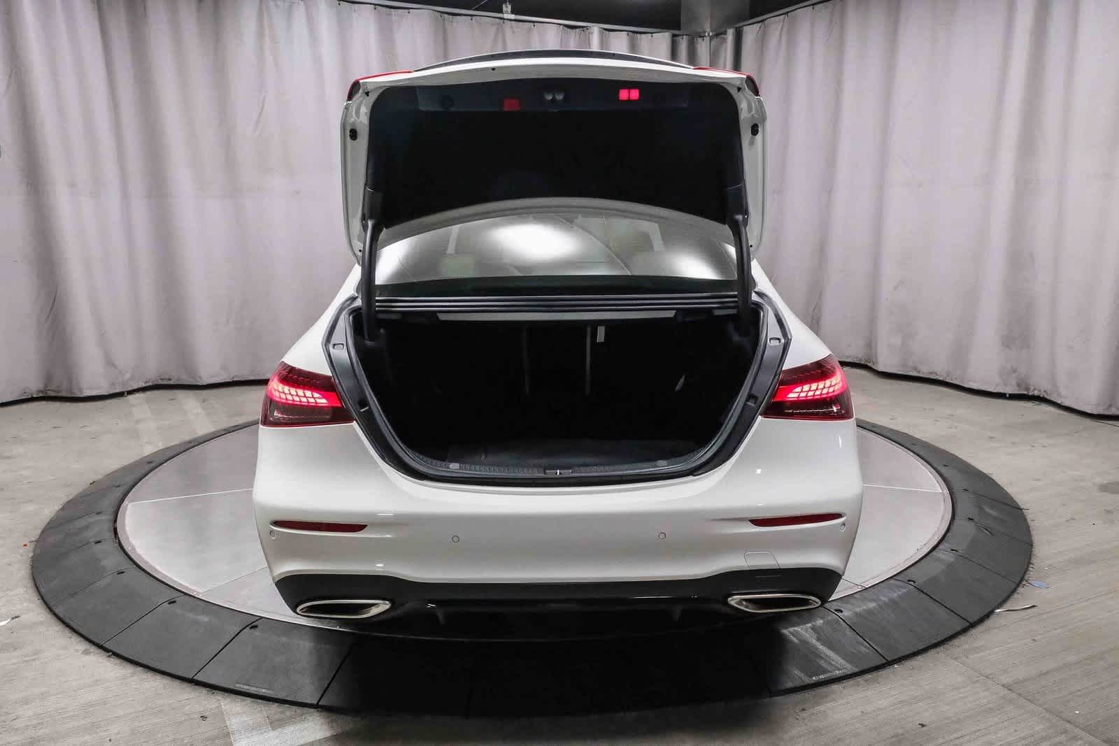 Thumbnail: 2022 Mercedes-Benz E-Class - 27