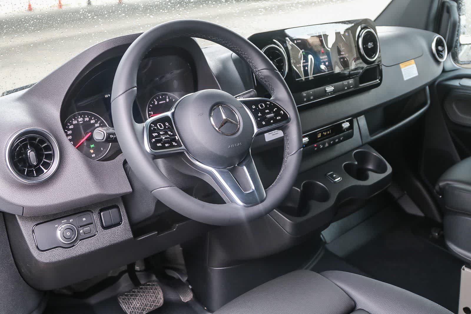 Thumbnail: 2024 Mercedes-Benz Sprinter - 11