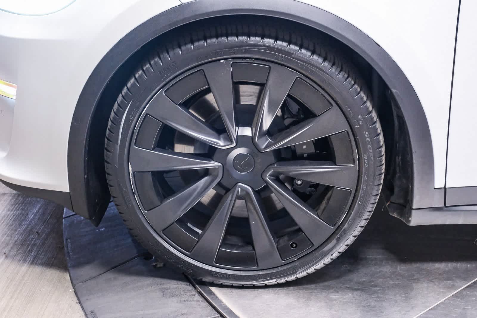 Thumbnail: 2023 Tesla Model X - 10