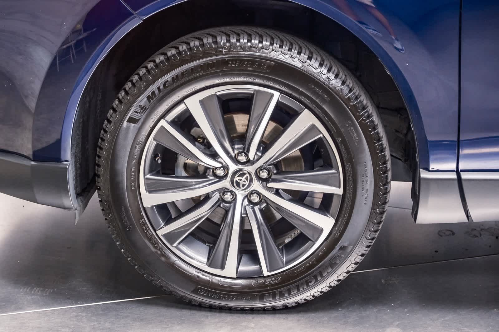 Thumbnail: 2021 Toyota Venza - 8