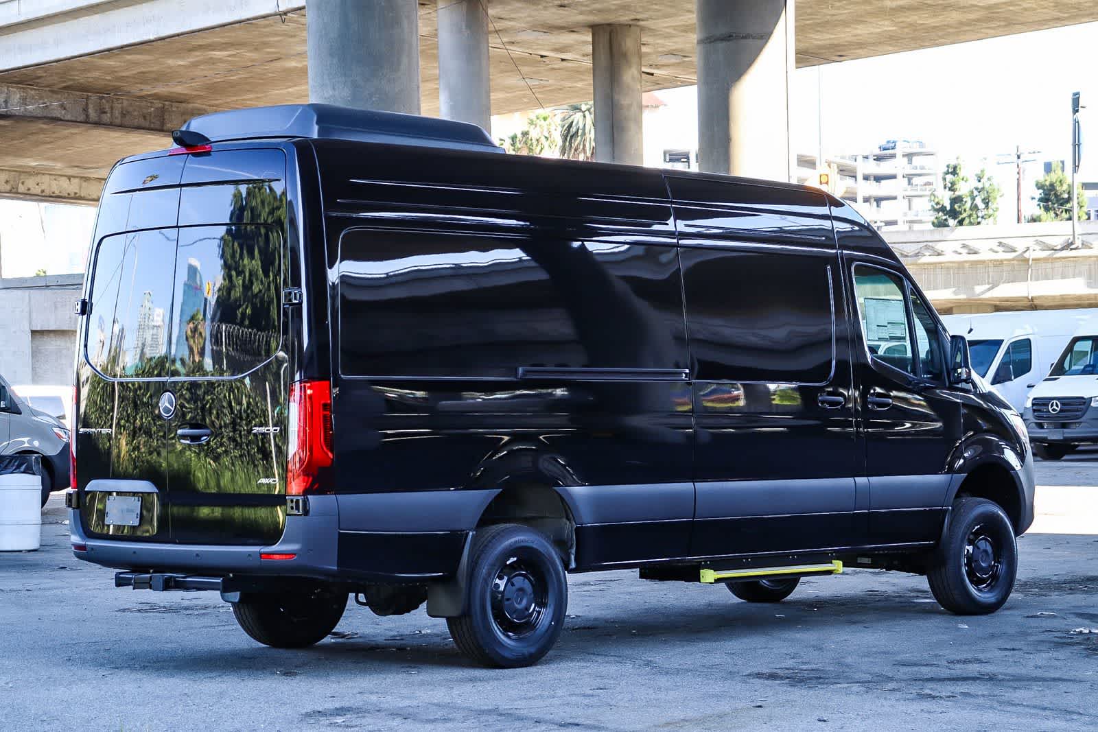 Thumbnail: 2026 Mercedes-Benz Sprinter - 4