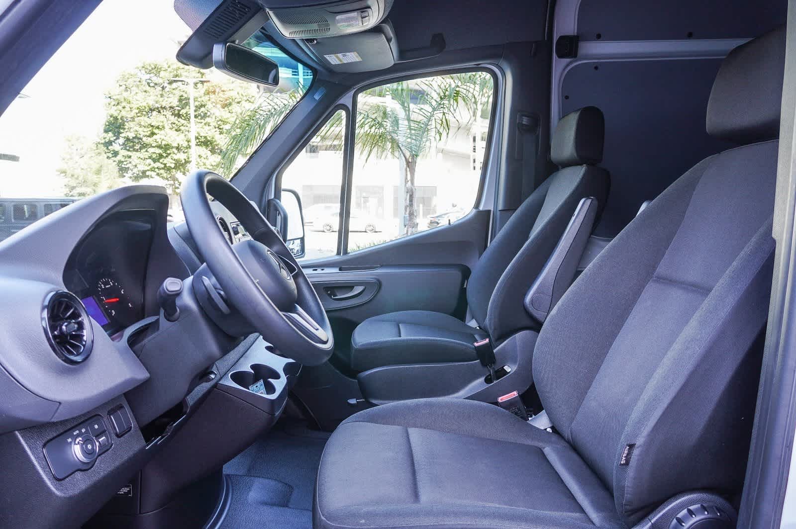Thumbnail: 2021 Mercedes-Benz Sprinter - 18