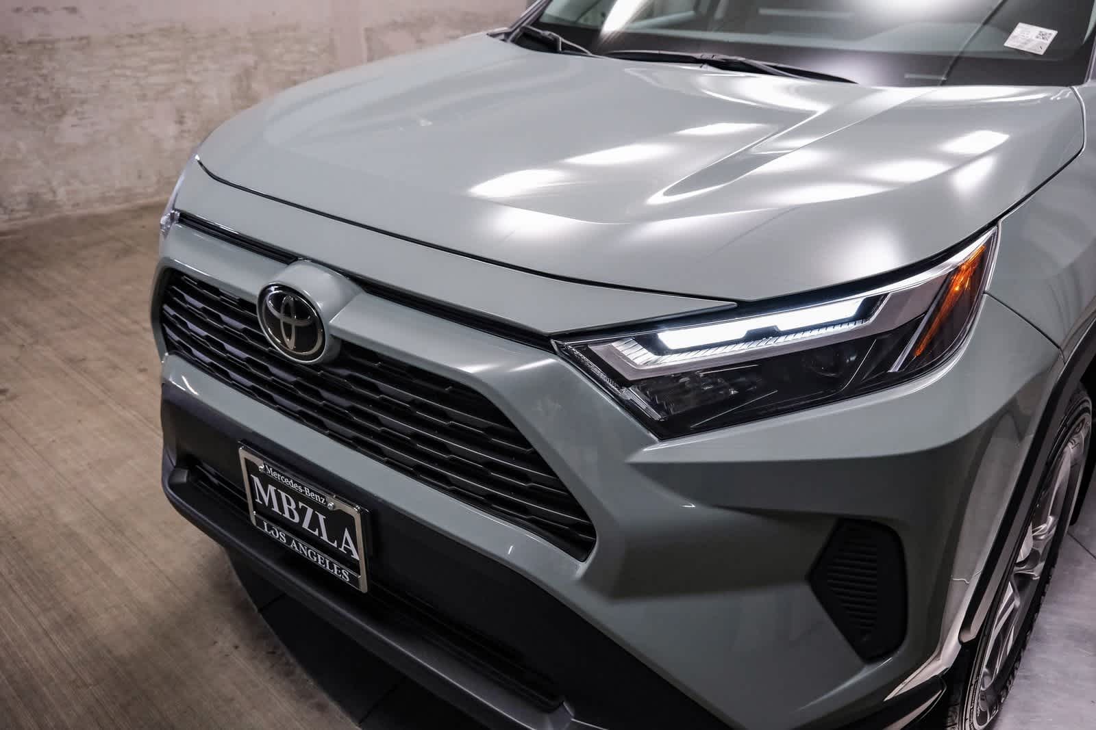 Thumbnail: 2022 Toyota RAV4 - 6