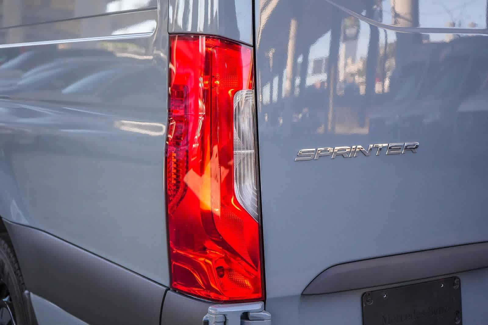 Thumbnail: 2025 Mercedes-Benz Sprinter - 9