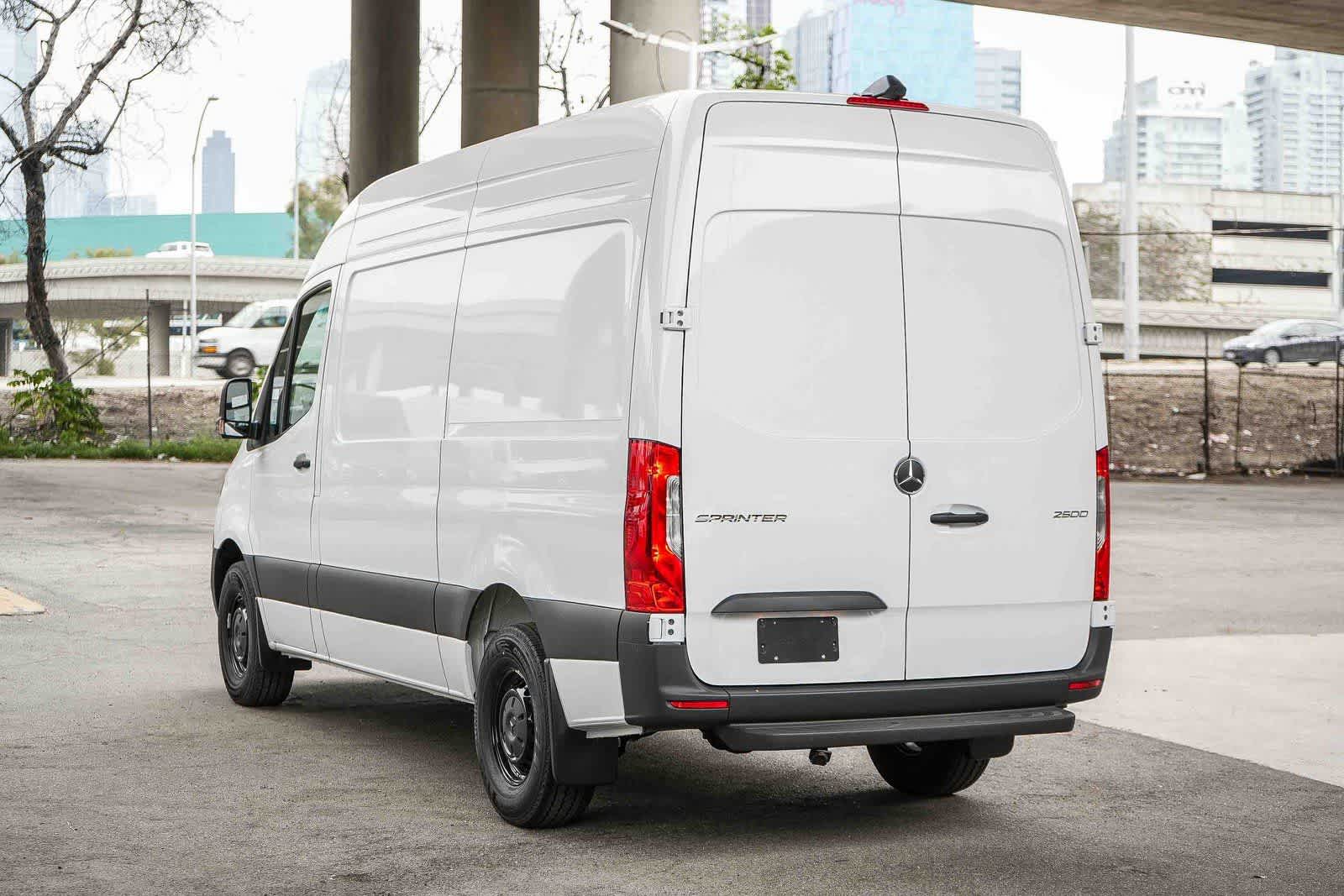 Thumbnail: 2026 Mercedes-Benz Sprinter - 8