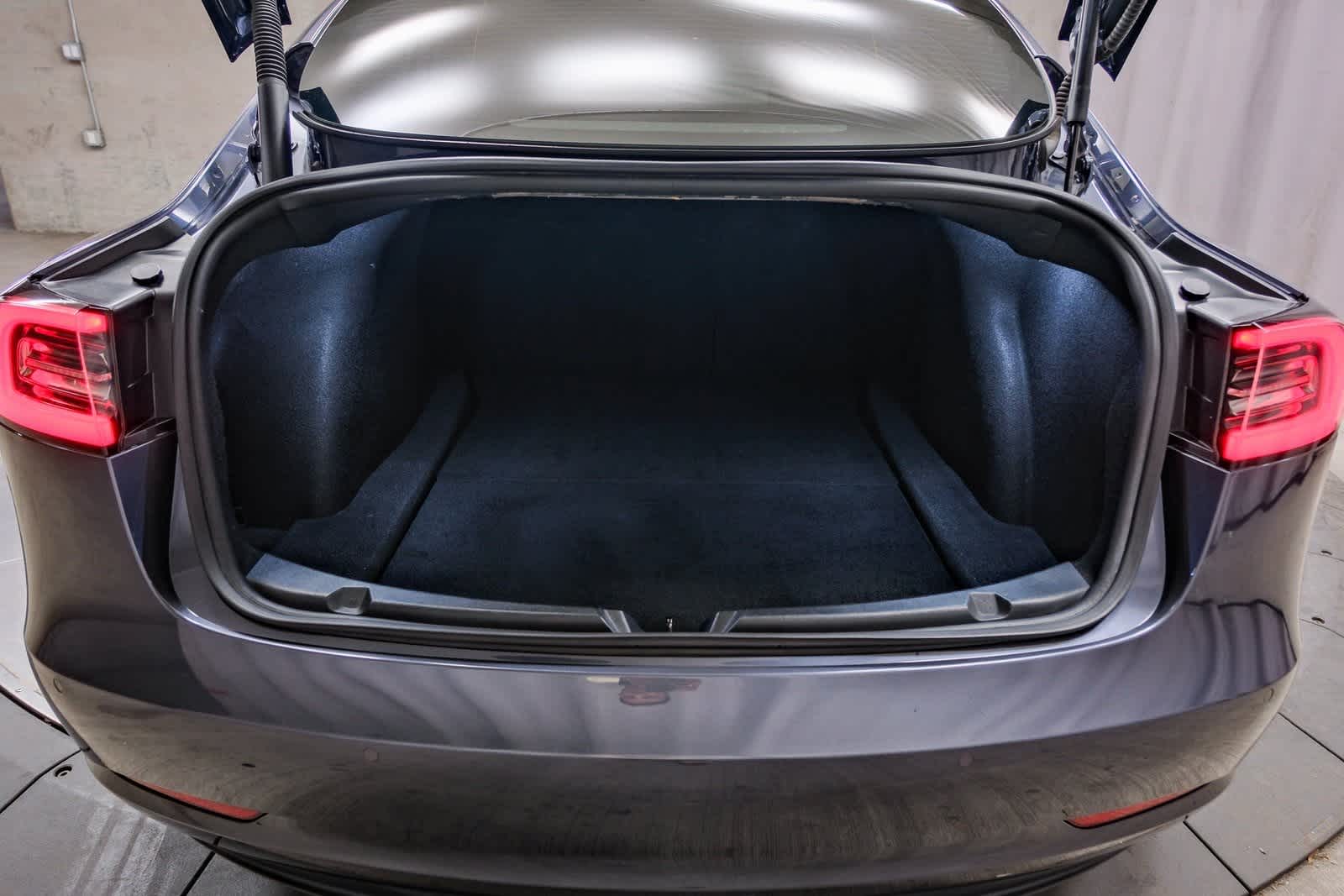 Thumbnail: 2021 Tesla Model 3 - 24