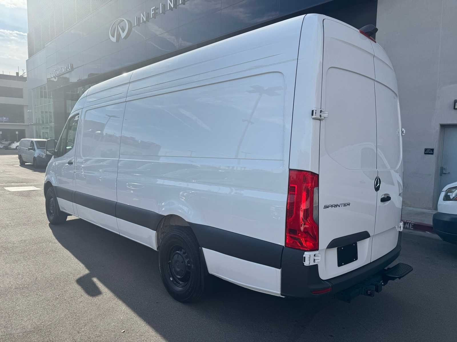 Thumbnail: 2025 Mercedes-Benz Sprinter - 3