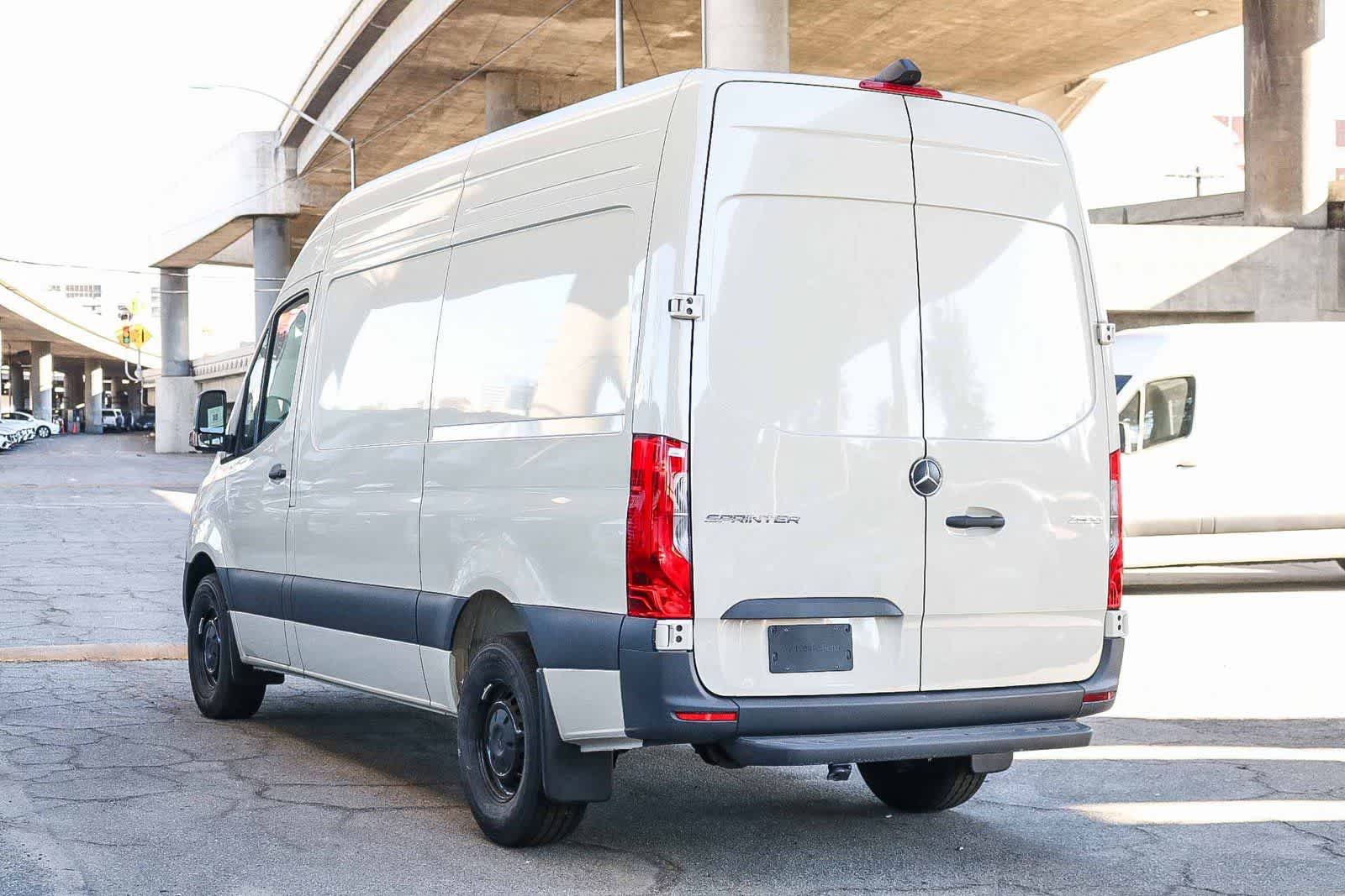 Thumbnail: 2025 Mercedes-Benz Sprinter - 8