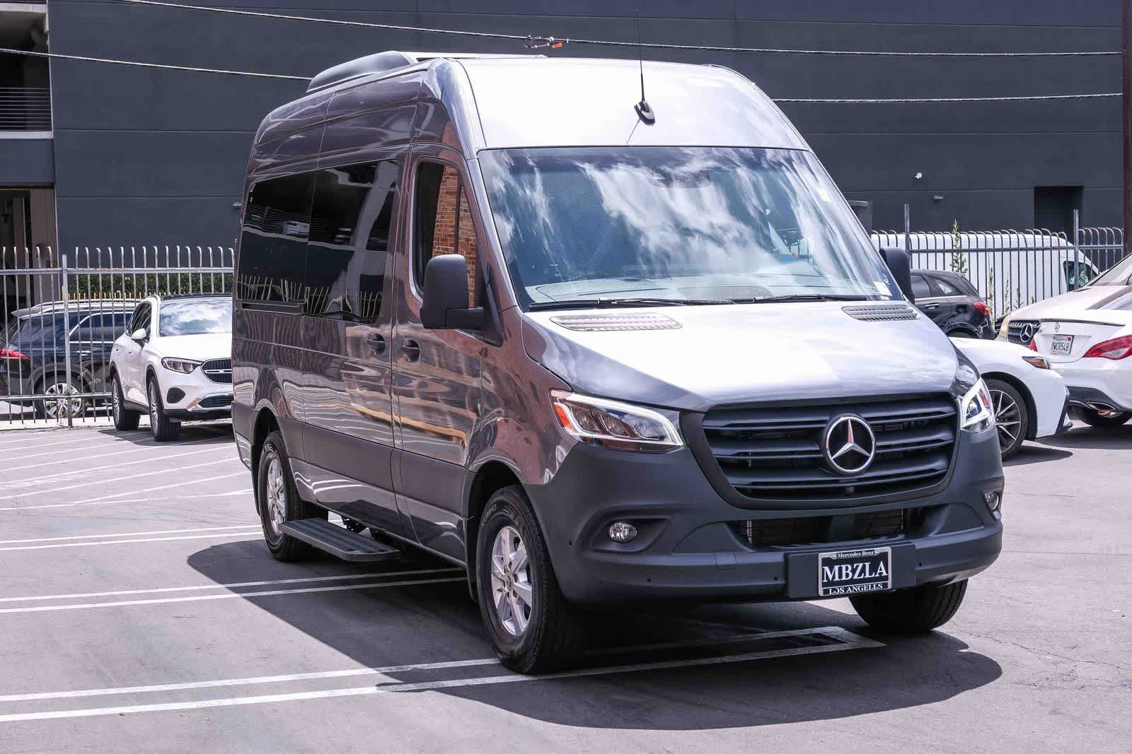 Thumbnail: 2024 Mercedes-Benz Sprinter - 3