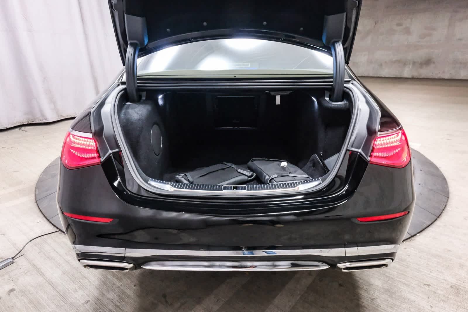 Thumbnail: 2024 Mercedes-Benz S-Class - 24