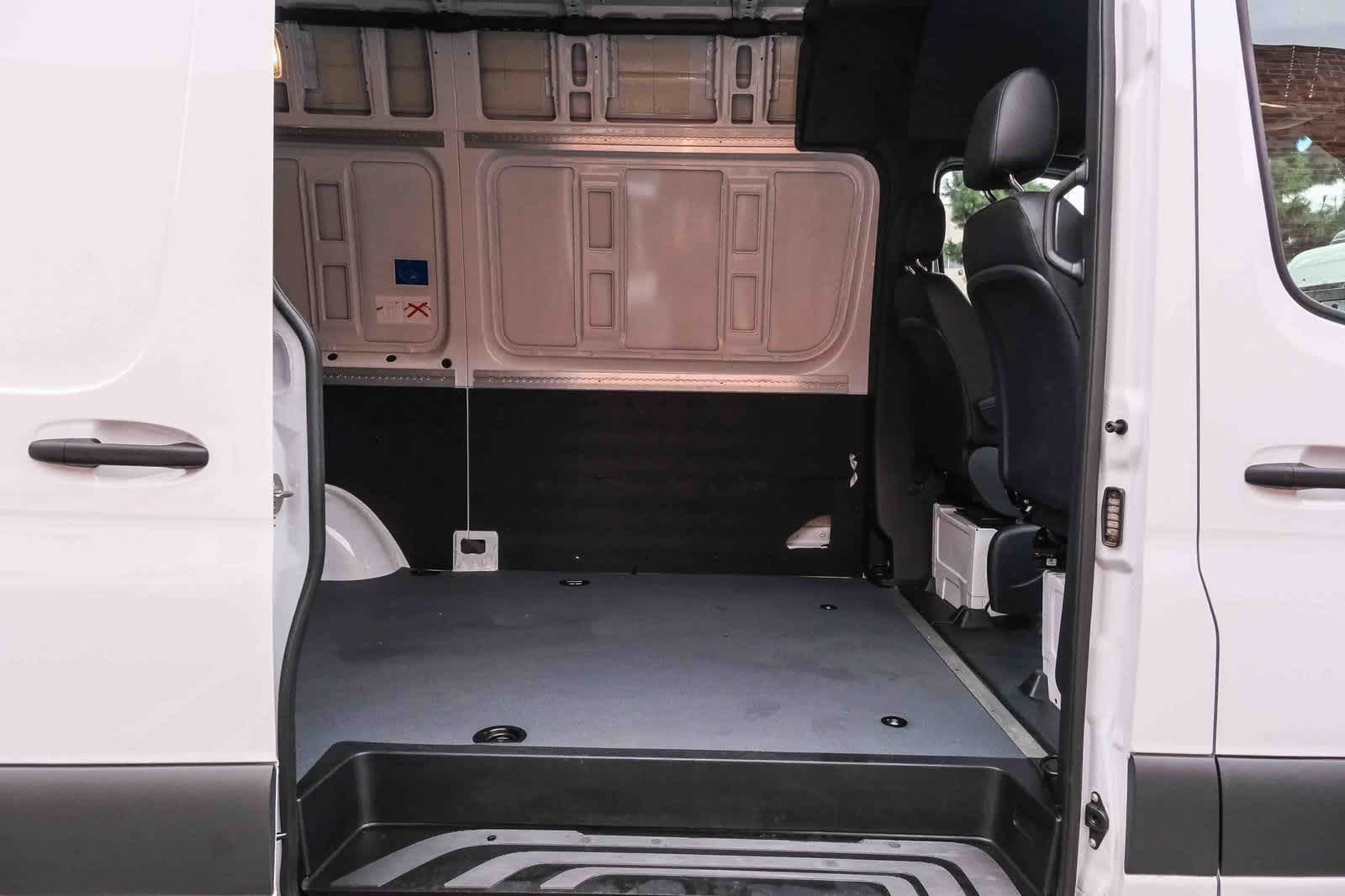 Thumbnail: 2024 Mercedes-Benz Sprinter - 19