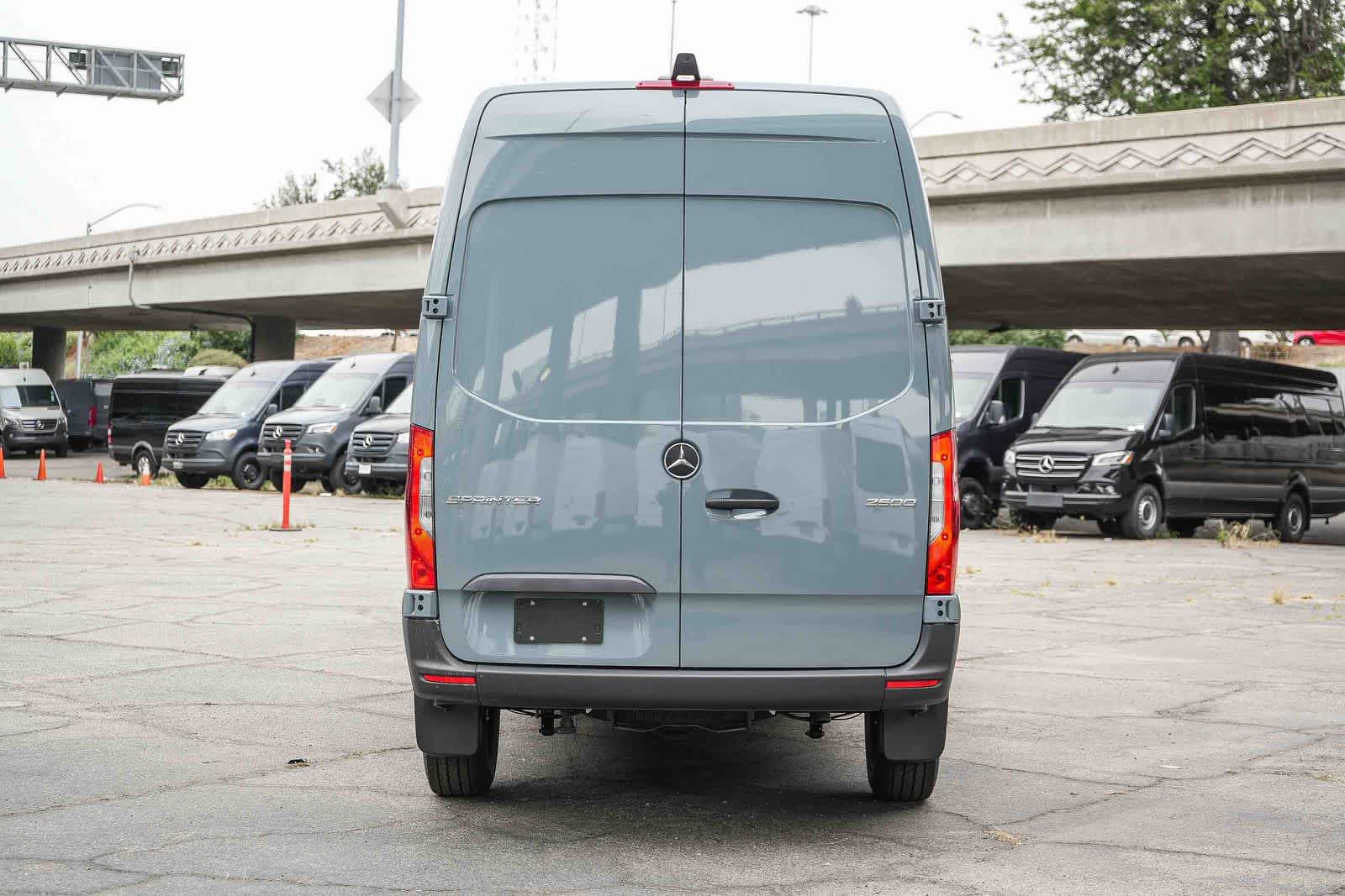 Thumbnail: 2026 Mercedes-Benz Sprinter - 7