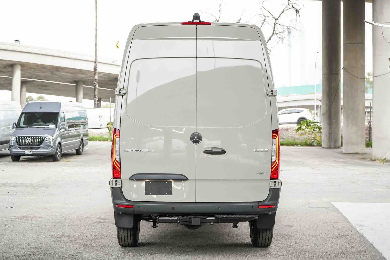 Thumbnail: 2026 Mercedes-Benz Sprinter - 7
