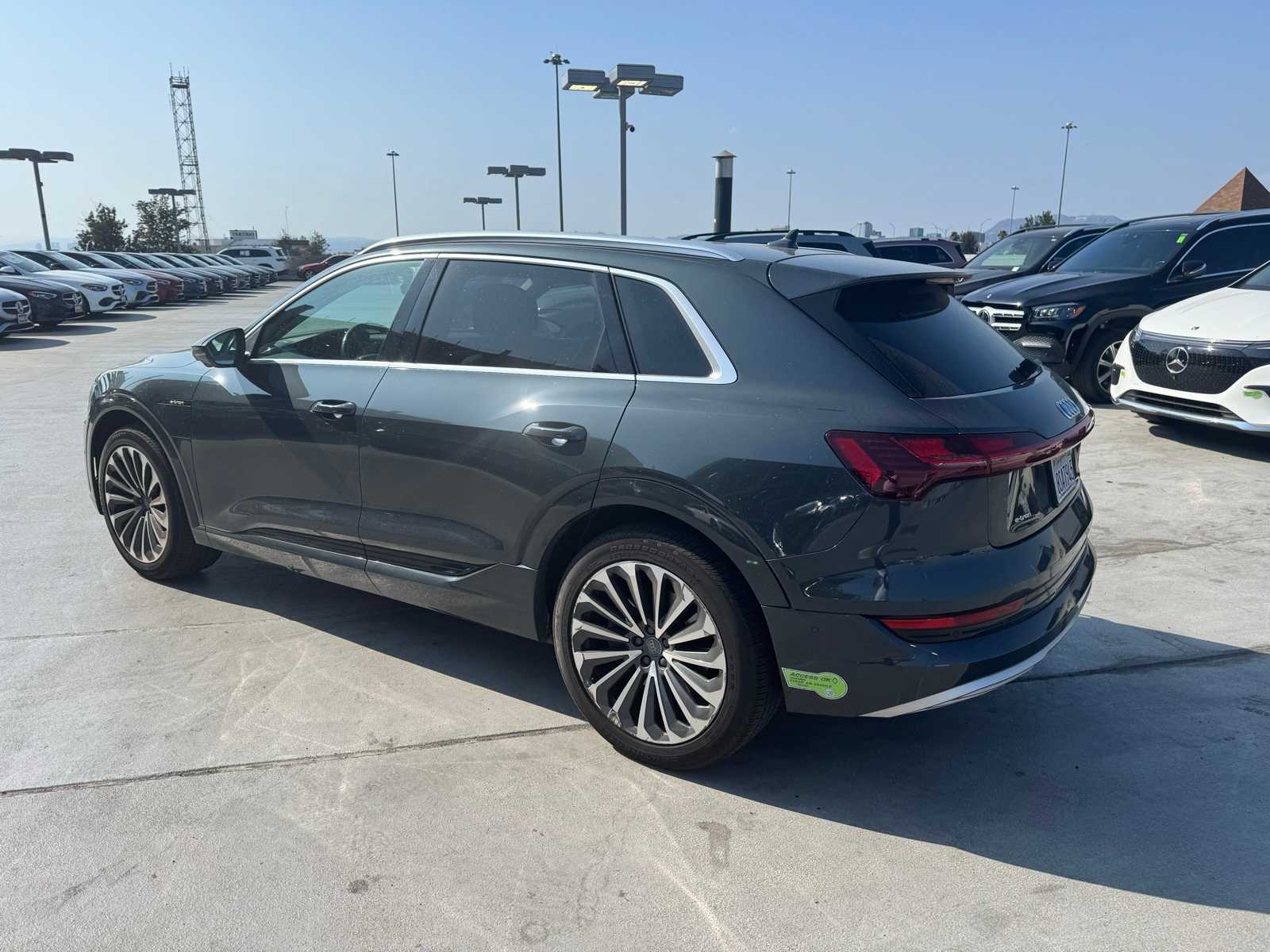 Thumbnail: 2019 Audi e-tron - 4